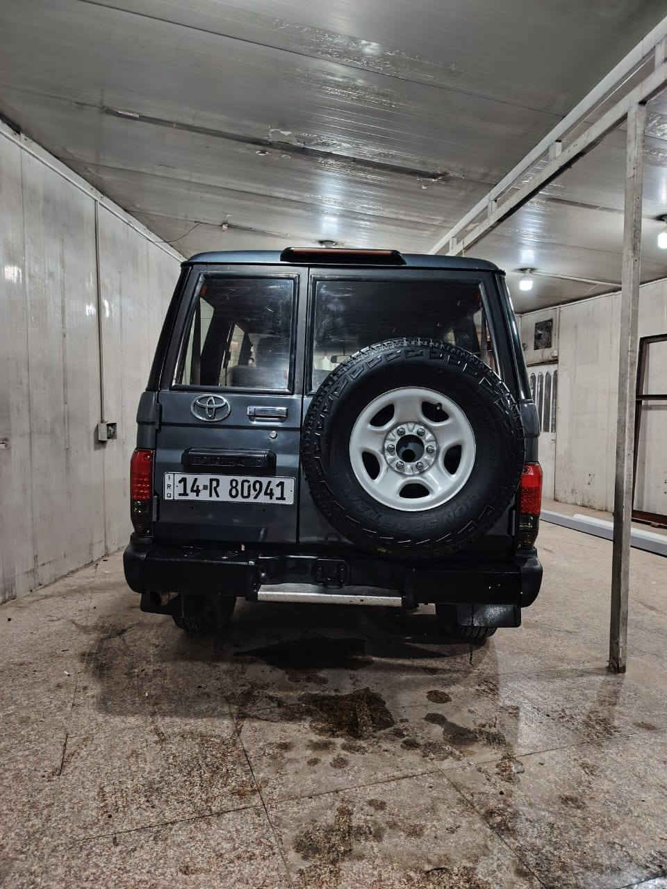 السلام عليكم لاندكروزر حوثيه موديل ١٩٩٢ا لسياره جاهزه
ومصروف عليها كامله  كير عادي محرك كازز تويوتا ابلادي جديد  سلايد رووف تخم تاير جديد كهربائيات كلها شغاله
تبريد داخل جديد جدا التنته مغلفه كنتاره اسود مصبوغه عام جماليه فقط  حداديه أمامي وخلفي جديد المكان بغداد حي الجهاد للاستفسار الاتصال *********** السعر اتصل او راسلني خاص  سياره بسمي شرط تحويل
