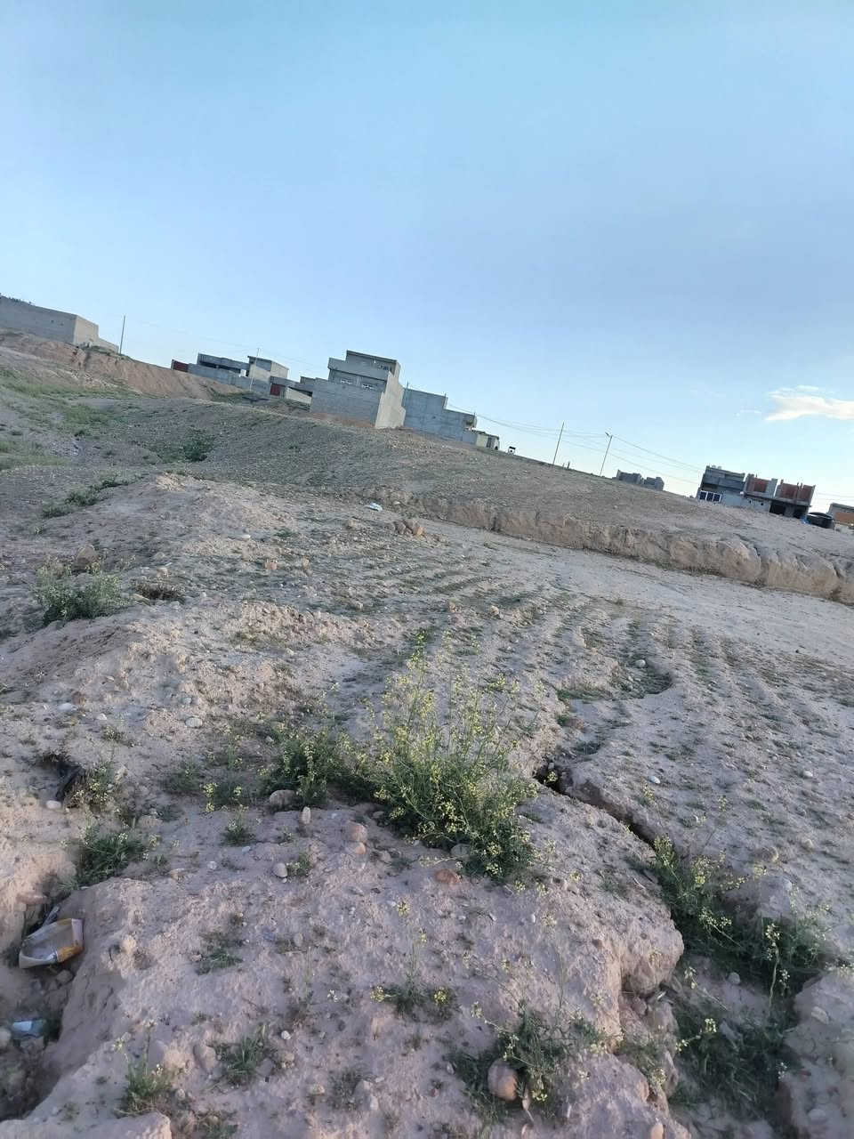 سلام عليكم قطعت أرض المساحه 200 متر للبيع في حي الوحده خلف المستشفى يم مدرسه الشيخ ايد الوحده الخامسه سعر 4 مليون وبيها مجال الاتصال عل الرقم ***********
