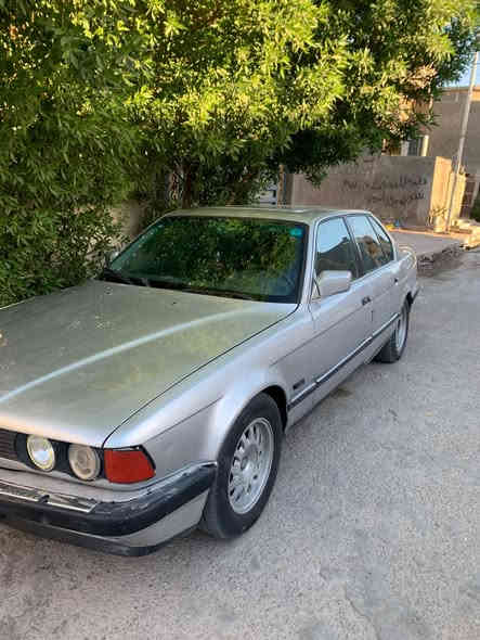 سلام عليكم بي ام 735  موديل 92لبيع وصار بيها هذا حادث صلحتها ع نص ابيعها ع وظعها غراضها موجودات بجنطه بيها محرك وكير جدد رقم بغداد بسمنا سعرها قفل 35 مكان بغداد الغزاليه 
***********
