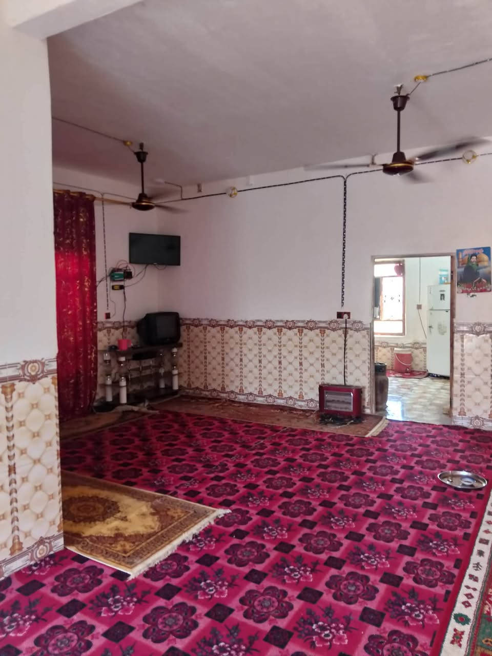 بيت للبيع في قضاء السنيه طابو زراعي سند 25 مقابيل  الشارع التجاري المساحة 250 متر خدمات ماء كهرباء مولد شارع تبليط اناره ليليه يتكون من غرفتين وصاله ومطبخ وبراني *********** وتساب أو تصال قريب على طريق الزوار
