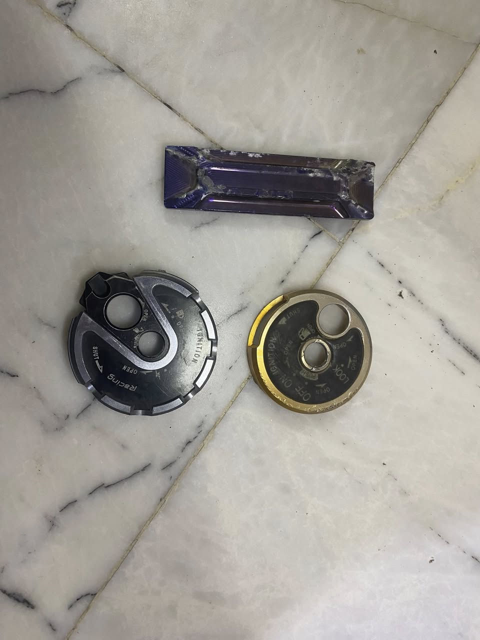 السلام عليكم للبيع بك لايت جبلي حديث 150
كلجات سكنس ١٣٠

طره رقم شاصي 

قباقه جوزه

مكاني بغداد الشعب

رقمي ***********
