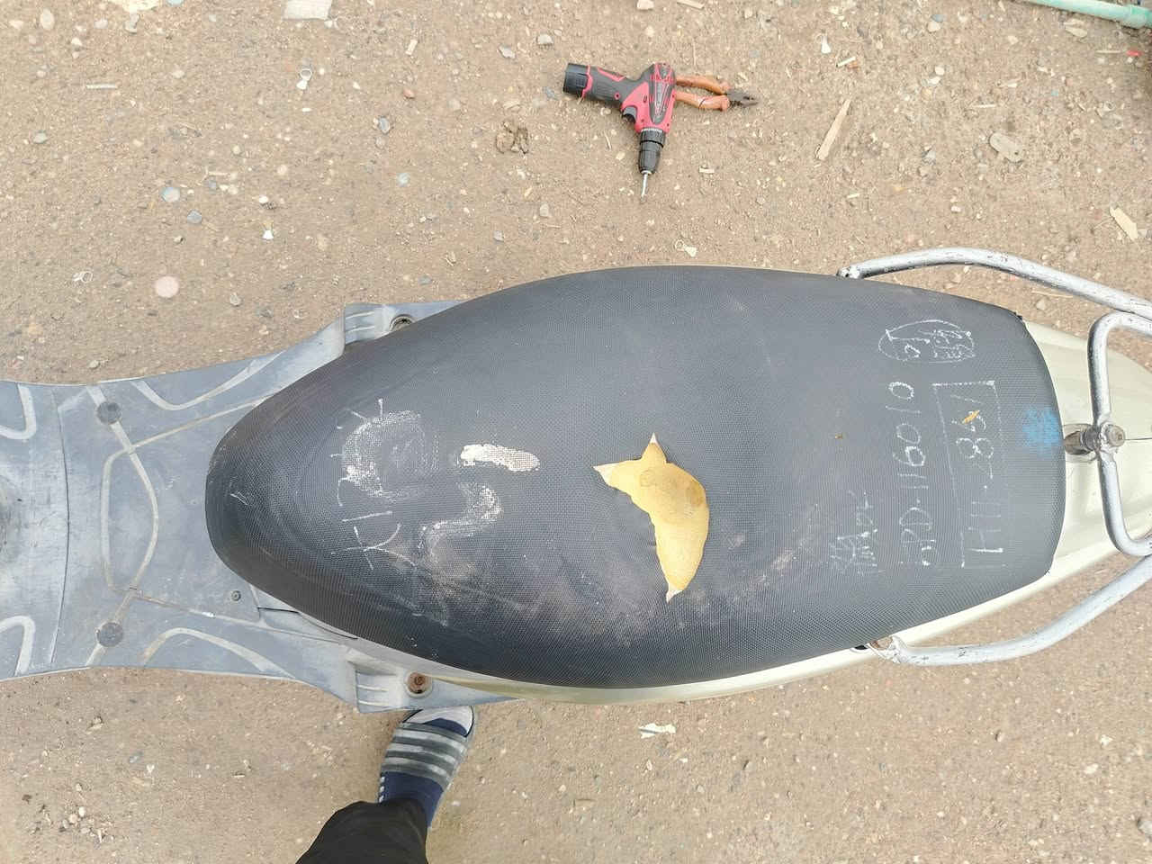 دراجه ماكس للبيع بلاديه 49 كلشي شغال بيهه سلف هندر كهربائية شغلات اشاير شغاله كفرات بلاديه سعره 600 وبيه مجال قليل  للتفاصيل اكثر رقم واتساب ***********
