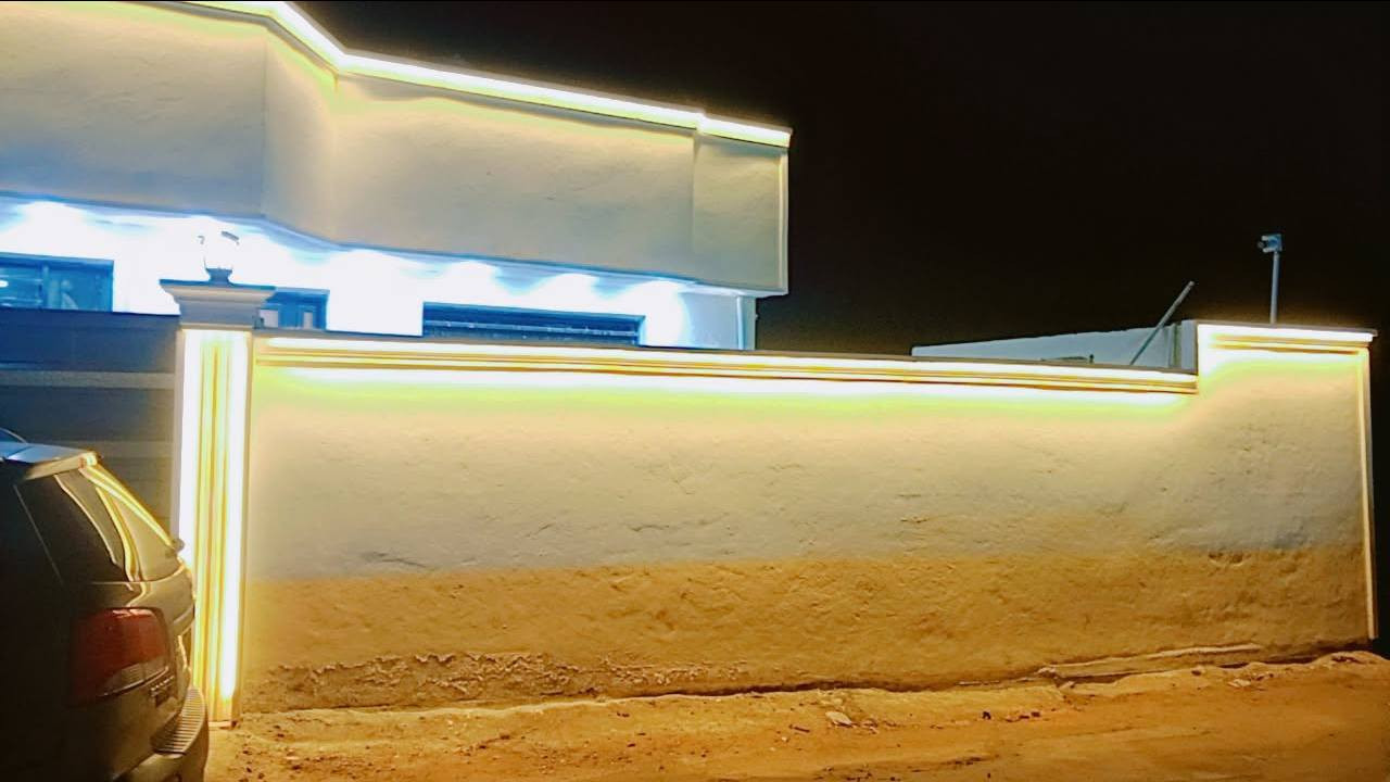 يعلن مكتب الخفاجي للعقارات
عن بيع 
 البيت  المساحه200 م الواجهة ١٠/نزال ٢٠/ طابو زراعي سند ٢٥  تحويل مطلق/ غرفتين نوم وصالة ومطبخ واستقبال حمامات دخليه واخارجيه منور على على طول البيت منظومه كامرات منظومة ماء اساله بوستر بناء طابوق البيت صارله سته اشهر من كمل جاهز من كلشي
الاستفسار يرجى الاتصال بنا ع الأرقام  التاليه
*********** واتساب 
***********
موقع البيت حي الاسره  خلف السوق
