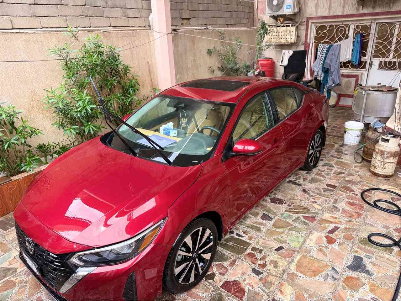 السلام عليكم
 نيسان سنترا SV بلس فول موصفات واحد على واحد موديل : 2025  
اللون احمر  (المرغوب بل سنترا 🥰
ماشية :3 m
حرة بدون رقم تتسجل جميع المحافظات 
حجم المحرك : 2000(4,سلندر)
ملاحظة السيارة : بيهه بنيد مبدل وربع جاملق صبغ 🙏
المواصفات : SVبلص 
فول مواصفات  سلايد روف فتحة  
 4 كامرات 360 درجة 
تحديد مسار  رادارات فول 
ابواب بصمة
بصمة تشغيل 
تشغيل عن بعد (𝐑𝐞𝐦𝐨𝐭𝐞 𝐒𝐭𝐚𝐫𝐝)
شاشة 
كاميرة 
اوتو ستارت (𝐀𝐮𝐭𝐨 𝐒𝐭𝐚𝐫𝐭)
اوتو ستوب (𝐀𝐮𝐭𝐨 𝐒𝐭𝐨𝐩)
رادار امامي (تحديد مسار)
رادار جانبي (نقاط عمياء)
رادار خلفي (التحذير من الاصطدام)
حساسات امامي
حساسات خلفي 
نظام (𝐒𝐩𝐨𝐫𝐭)
كشنات  وغرفة جلد 
كشن سايق كهربائي
تحكم استيرن  
بكلايتات (𝐋𝐞𝐝) بيلادي 
تايرات نضيفات 17 المرغوب نوع مشلن 
حجر بيئة😇 
سياره عليها ادامه كامله ✅
 البصرة القرنه السوق  /🌏
السعر 149 وبيهه شي بسيط   $
 *********** القرنة, البصرة
