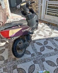 دراجه لبيع سكنس الدراجه ما صارله شهر من مجفته بيها شلعه حلوه وعوزه ترت...