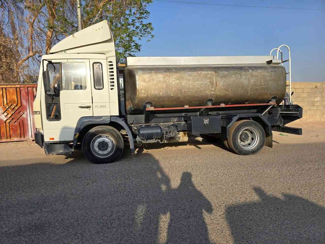 السلام عليكم فالفو FL220 مكينه ٦ سلندر تانكي ستيل ٩ طن بم محور ميكانيكي موديل ٢٠٠٤
***********
