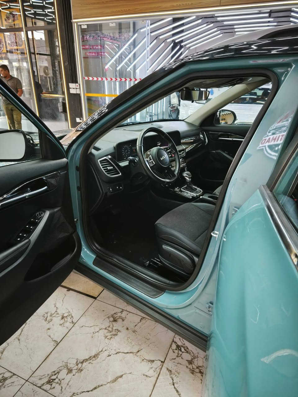 السلام عليكم
كيا سيلتوس S موديل 2024  فول مواصفات
 
وماشيه 13 الف كيلو متر مشي امريكا 
حجم المحرك 2000 دوش المرغوب

المواصفات
بصمه تشغيل وابواب
تشغيل عن بعد
فتحه سقف
دشبول شاشه متصل وعدادت كيجات دجتل  3 وضعيات مو رقمي فقط 
شاشه حجم الكبير تدعم كار بلي واندرويد اوتو
٣ وضعيات قياده سبورت نورمال وسمارت
تحكم ستيرن جهتين 
نظام اطفاء ذاتي للمحرك عند التوقف 
كاميرا دواره 
دفع رباعي x drive 
كشنات جلد ومخمل
تدفئه كشنات 
ردار تحديد مسار ومثبت سرعه تفاعلي
نظام مانع تصادم توقف ذاتي امامي وخلفي 
نقاط عمياء ردار بالمرايا  
رقم الشاصي مرفق مع المصور
تصليح درجه اولى شرط  
مبدل قبق قماره فقط القبق بدون كص 
صبغ عام عدا البنيد والجنطه
كير مكينه مكفولات بشرط بدون تبديل اي شي . الصبغ فقط خارجي بدون دواخل أثر  الشخوط بالسياره 

السعر 136 ورقه بيه مجال بسيط جدا 
بدون رقم السيارة 
 
مكان السياره بغداد /العامريه
للتواصل ***********
