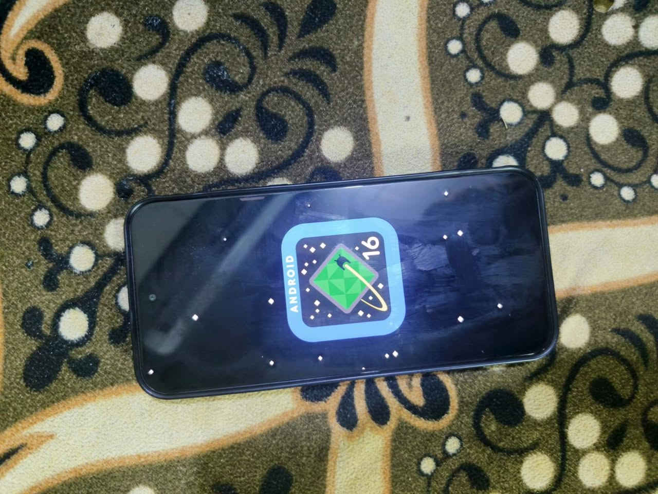 هاتف gt 30 pro مواصفاته معروفه ماداخل تصليح مكفول ملحقاته كارتونه وشاحنه فقط مكاني 
بغداد العبيدي للتواصل ***********

