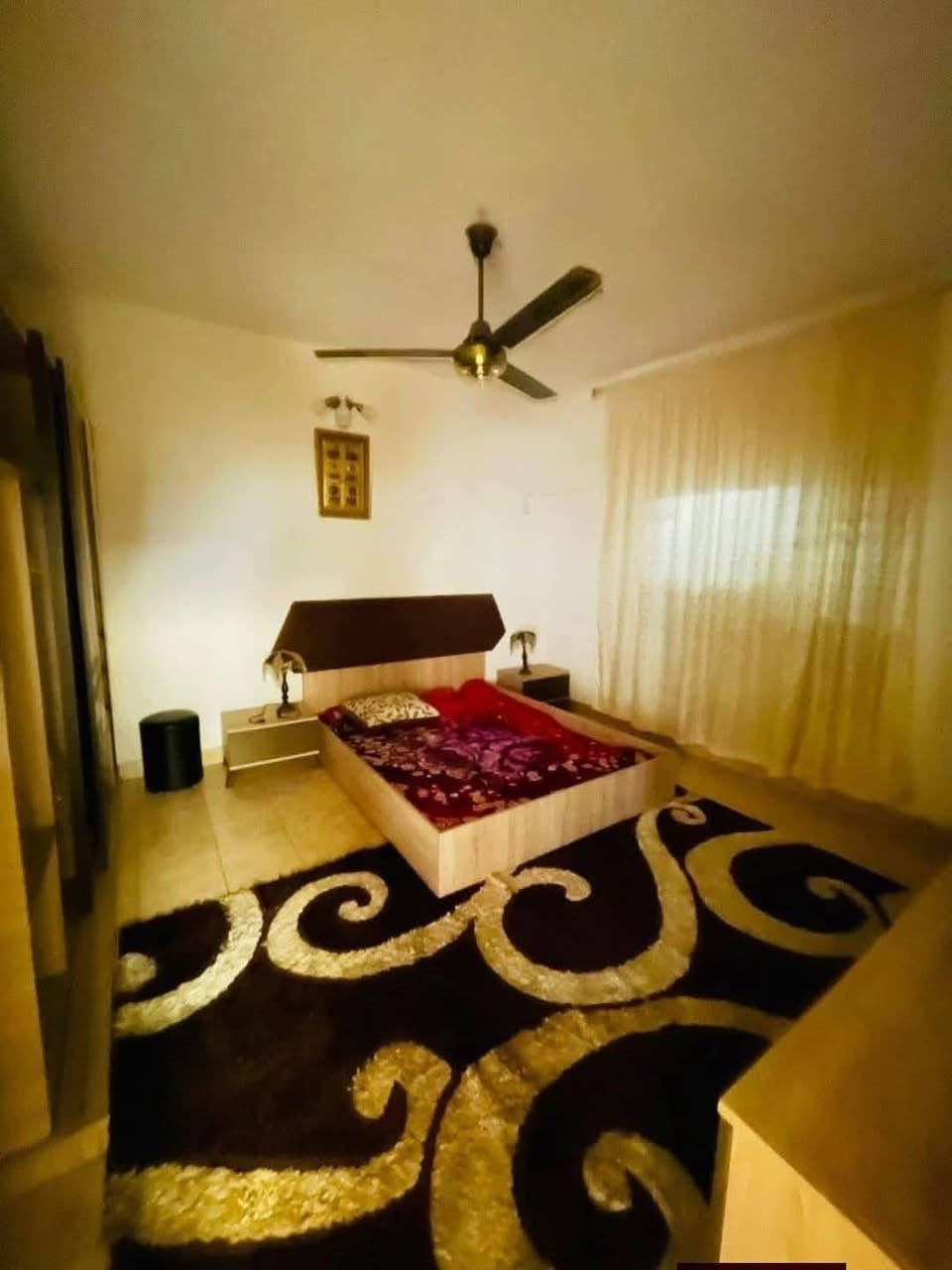 بيت للايجار مؤثث كامل في اربيل مجمع اينده ٢ 
٢١٦ متر 
٥ غرف نوم - صالة - استقبال - مطبخ - صحيات - حديقه و كراج
للاستفسار
***********
***********
