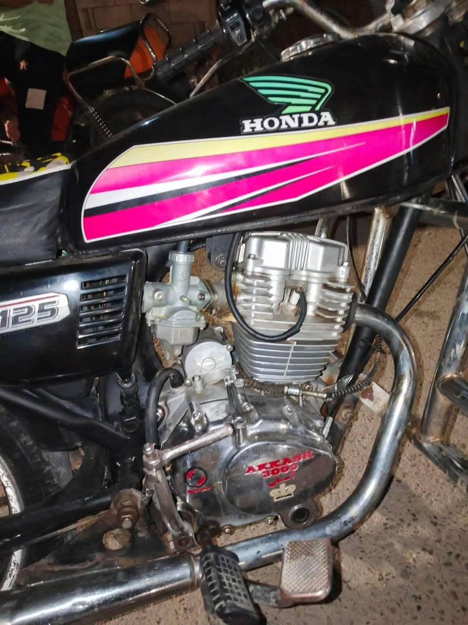 سلام عليكم للبيع موطور سوري نضيف حيل موديل2021 سعر خاص او واتساب *********** مكان عانه
