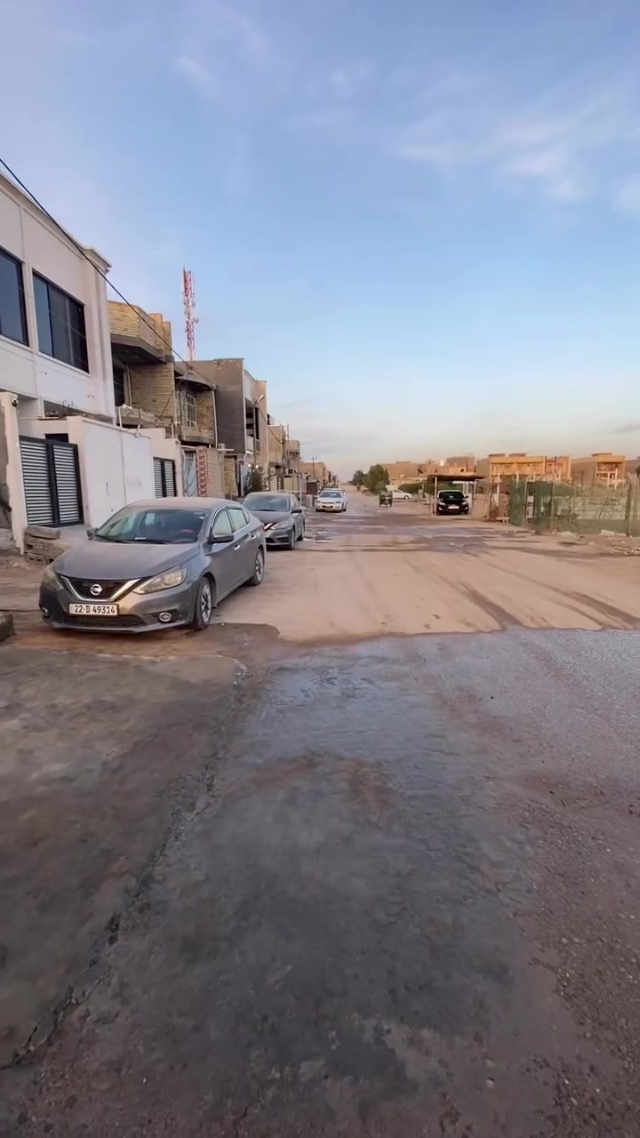 بيت للبيع ١٥٠ متر طابقين في ابو غريب حي الصديق شارع ١٥ تبليط نافذ على شارع المطار وشارع عشرين مقابيل الخدمات موقع ممتاز رقم العقار ١٠٥٨ البيت بلوك ثكيل والاساس طابوق يحتوي على ٣ غرف نوم و٣ حمامات وسطحين كامل مابي اي نقص ماعدا صبغ الواجه
رقم صاحب الدار                                               ***********
***********
