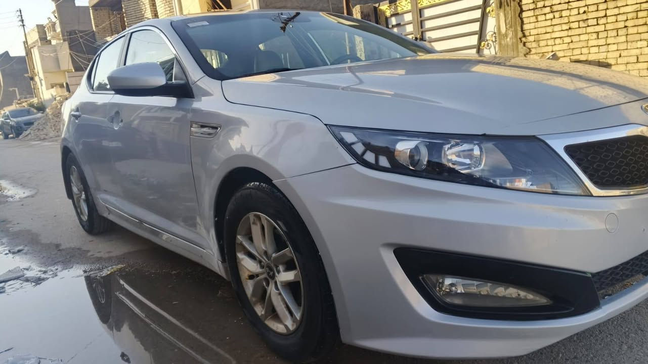 *السلام عليكم كي 5 موديل 13 دخول جديد *سياره كرتون اللون اسمنت بلادي محرك 24 *سيارهن شاشه بلاديه سياره جاهزه ما في اي *نقص بها قصه جنطه//ادوات ادوات ادوات//
*بنزيل سياره السعر 54 ورقه بها مجال 
*العنوان بغداد*
*رقم الهاتف*************
