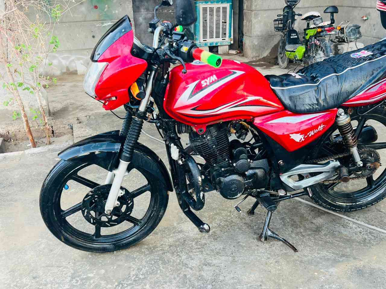 السلام عليكم من رخصه لأدمن دراجه للبيع سايم سوبر
موديل 2017

بي وراق ومكمرك 

محرك 150 وناعم لا بخار ولا تنقيص  

كهربائيات جاهزه 

تشغيل سلف 

تايرات جدد 

جاهز من كلشي 

السعر 800 وبي مجال الشراي. يدلل

المكان الانبار العامريه قرب جسر بزيبز 

خاص موجود ورقم ***********
