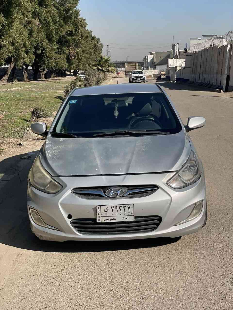 اكسنت 2016 امريكي
محرك 1600 
ماشيه 90 رقم بغداد سنوية بسمي تحويل مباشر 
كير محرك خير من الله
صدر امامي خلفي جديد
تايرات تخم جديد
دهن كير وفلتر جديد 
حادثها جاملغ ايسر فقط 
بالعراق بيها بارد قليل وطخة بالباب يعني بعض الملاحظات 
السعر 88 وبيها مجال 
مكاني بغداد الدورة
***********
