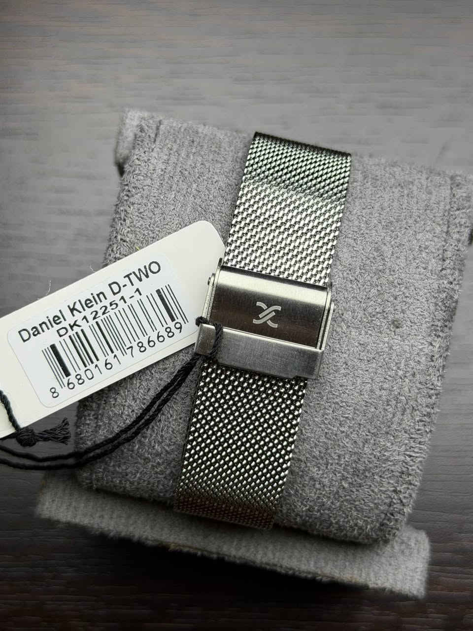 DANIEL KLEIN 
اصلي ماكنة ياباني ضمان سنة 
مع مرفقات ( الكرنتي وعلبة حافظة فقط ) 
رقم الموديل DK12251-1 
مقاومة للماء 50 متر 
ستانلس ستيل 
سير حصيرة مميز

السعر 35 الف على اول تم

sFTiCBiIZHKpRDOqgG


**إذا كنت صاحب هذا الإعلان وتريد حذفه لأي سبب، رجاءا أرسل رسالة إلى الدعم الفني**