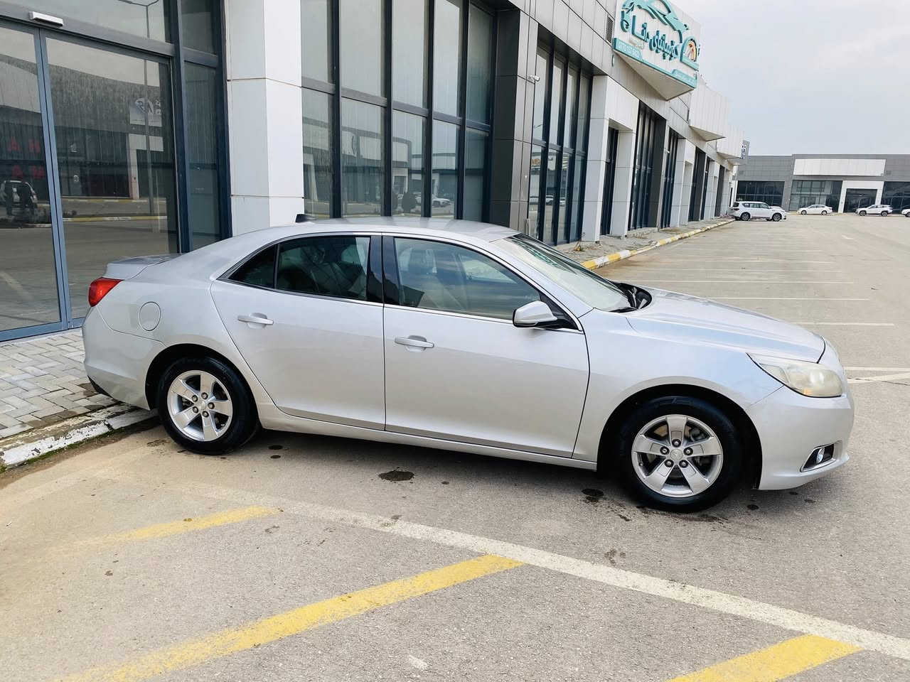 ماليبوو ٢٠١٣ سلڤةر
سةيارةيكي زور جوان و بي كيشةية
نمونةية لة جواني و لة پاكي و تازةيي
ناو سپي
ليدي داشبل
داشبل زينون
بلاجكتور بيلاد
٤ جام ئوتو
مةكينة ٢.٥

گير توماتيك
گير سپورت
ئاوينة ئيشارةت
مةكينة و گير بةشةرت نةكراوةتةوة
بوغار و دةنگ و دوكةل بةشةرت
سةنةوي بە ناوی خۆمەوەیە
بةشةرتي تةحويل و غرامة
١ پارچةي پةمپة بي ناو گرتن ئيرباگ بةشةرت سعری ٨٨ گەڵا
***********
***********
