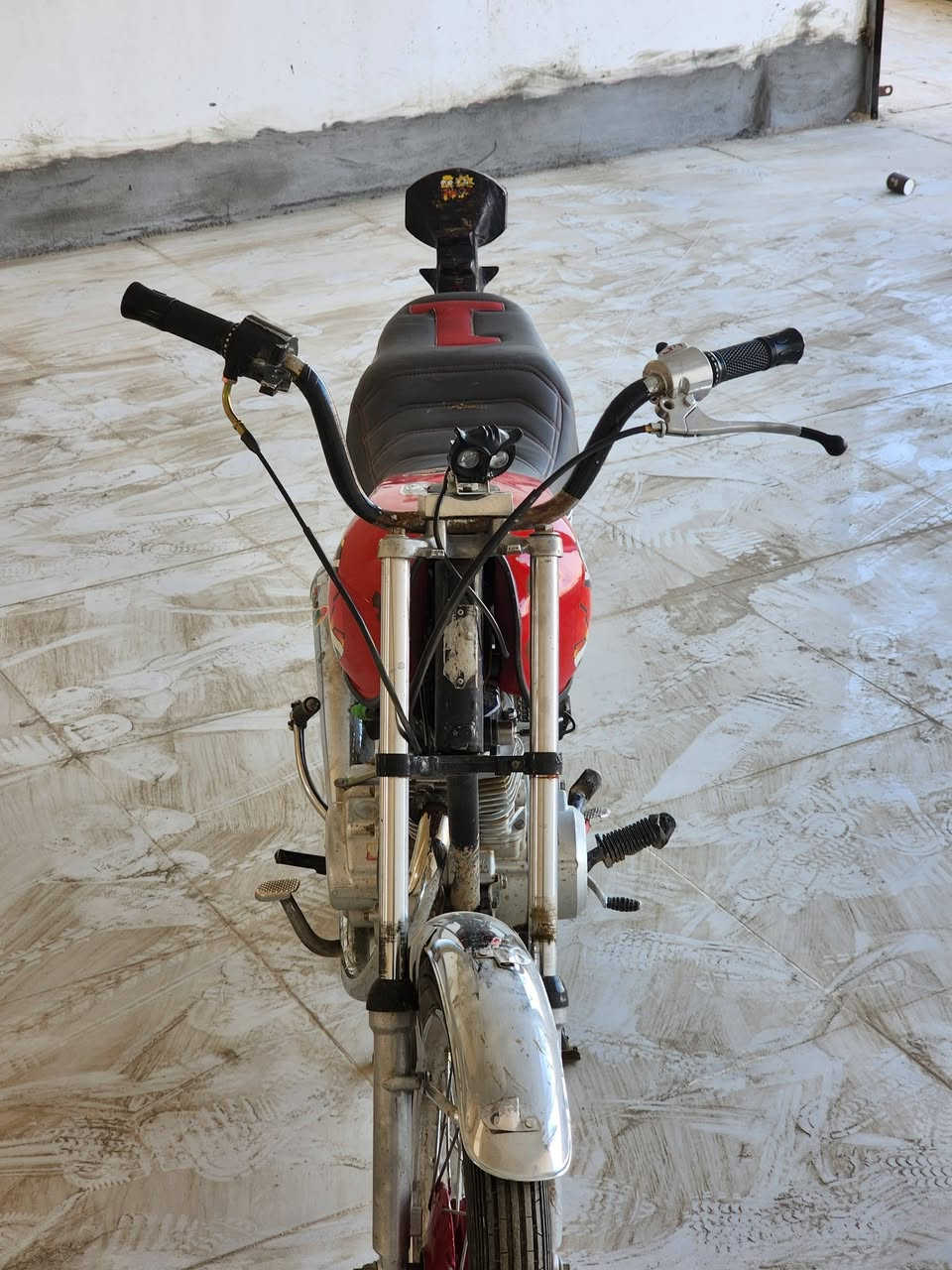 سلام عليكم سيجي نامه البيع دراجه نضيفه بيها لاستيك ولف رايدها ب٥٥٠ بيها مجال هاذه رقمي *********** متواجد واتساب
