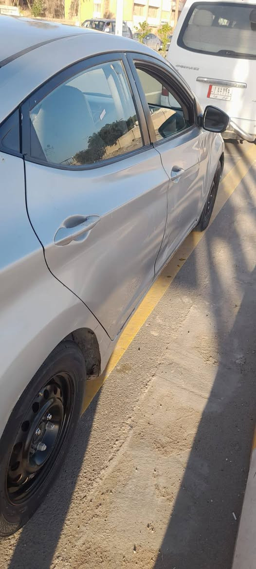 السلام عليكم اللنتره 13بسمي سنويه 27 حداديه جديده مكينه وكير نضيفات اي نقص مابيه سياره مصبوغه عام ابيع عن عيب شرعي ***********
