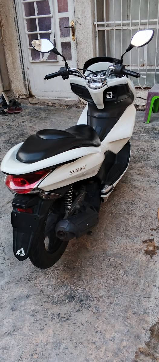 (125C) (PCX)
فقط بيها ملاحظات على كفرات فقط جيب فيتر وأفحص مكاني بغداد الشعب سعرها 1400 وبيهأ مجال شي قليل شراي يتصل 

***********
