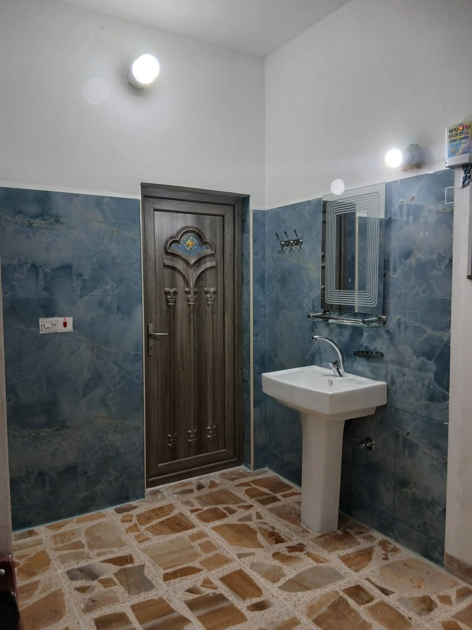 معمل الفهد اللالمنيوم وPVC 
أبواب 🚪 وشبابيك والقواطع  
كاونترات المنيوم المطابخ 
المقطع الاصلي نوفا وبس تركي  
بادارة مصطفى رحاب 
واتساب ***********
العنوان بغداد الراشدية منطقة البودالي
