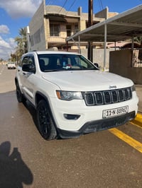 جيب لاريدو موديل 2017 امريكي داخله كلين  لون ابيض  مواصفات / بصمة + شا...