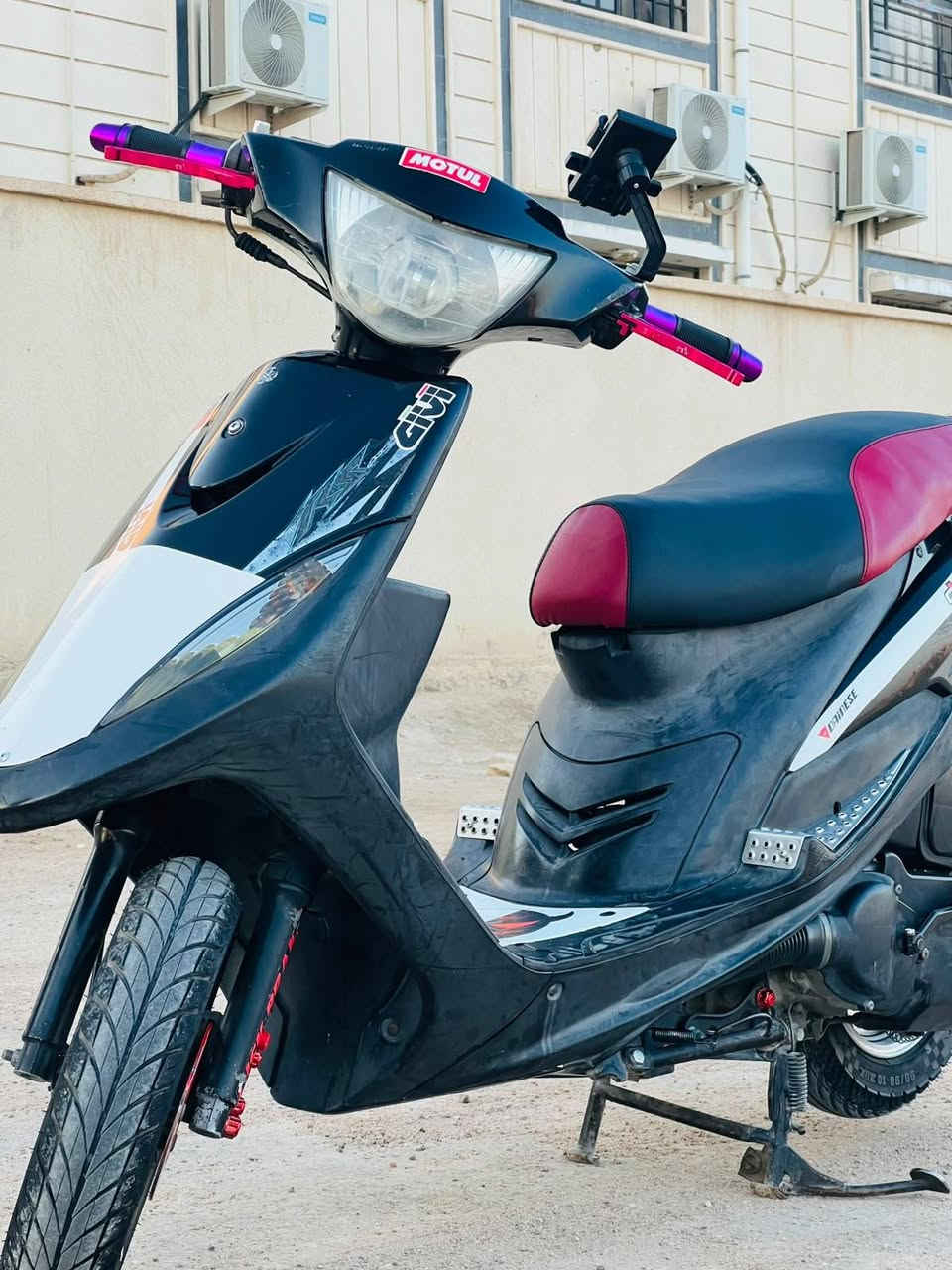 السلام عليكم دراجه عدله مكفوله كفاله عامه 
السعر مليون وخمسين وبيها مجال المكان القرنه 
***********واتساب
