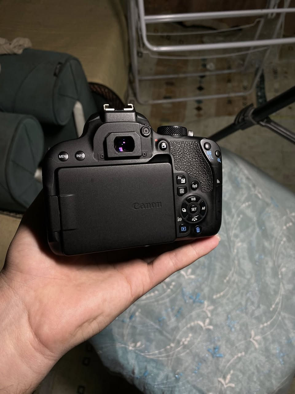 للبيع كامرا كانون 800D الحديثة شاشة لمس قلاب واي فاي +بلوتوث نضافه 100% كارتونه
دقه وسلاسه وسرعه✨
ملحقات 
عدسة 18-55 استبلايزر مانع اهتزاز الحديثه
شاحنة 
بطاريه 
حزام 
كارتونه
السعر 600 الف وبي مجال 
مكان بغداد البنوك 
لايوجد توصيل


**إذا كنت صاحب هذا الإعلان وتريد حذفه لأي سبب، رجاءا أرسل رسالة إلى الدعم الفني**