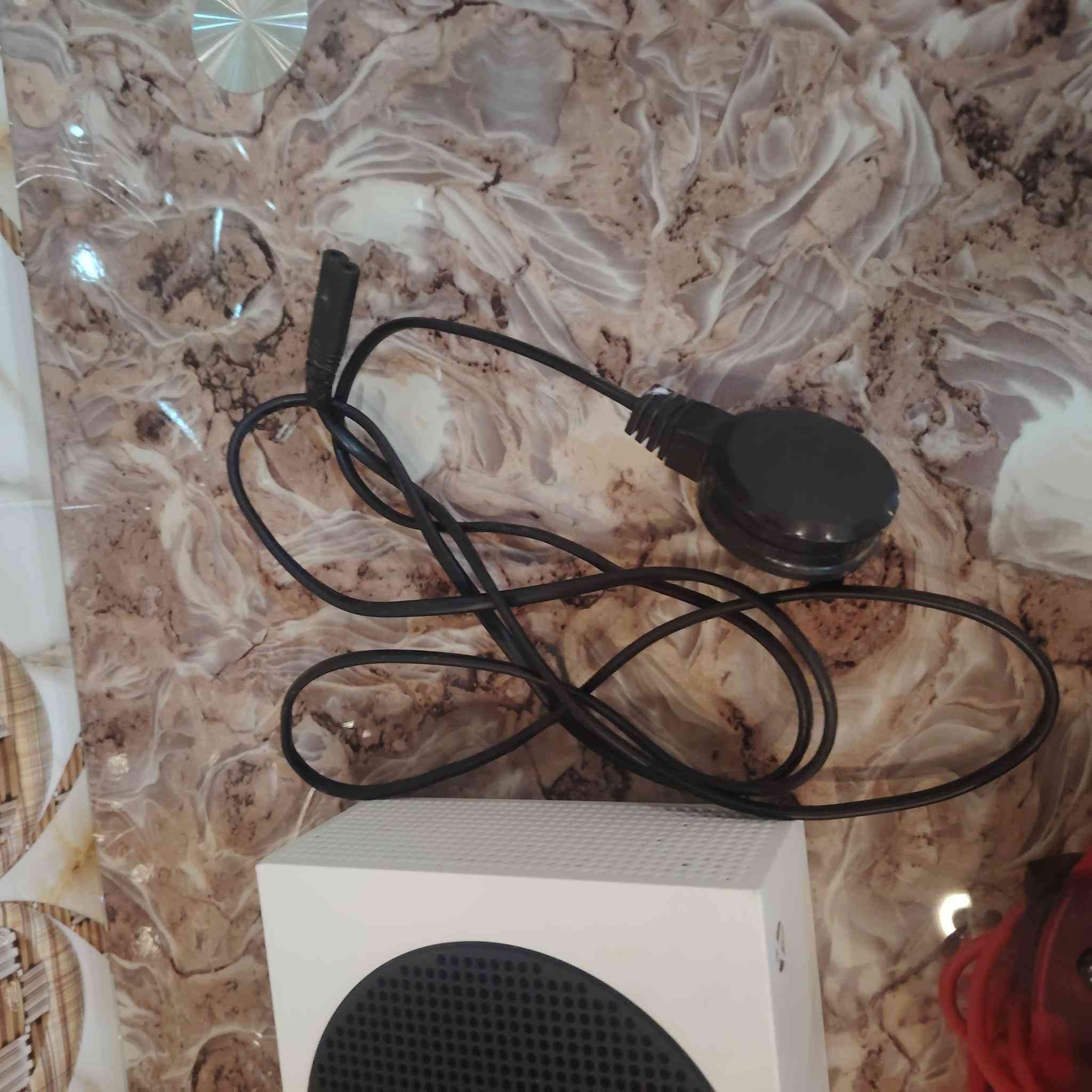 السلام عليكم ورحمة الله وبركاته اكس بوكس سيريس اس مستخدم شهر فقط جديد كلشي ما بيها ما مفتوح ولا شي كامل ملحقات ما يعوزو اي شي يدات عدد ثنين اصليه نضافة 100/100 بالعين تجي وتشوفو وما شاء الله بالعب عن تجربه. السعر 400 قفل للاستفسار الاتصال على الرقم ***********
