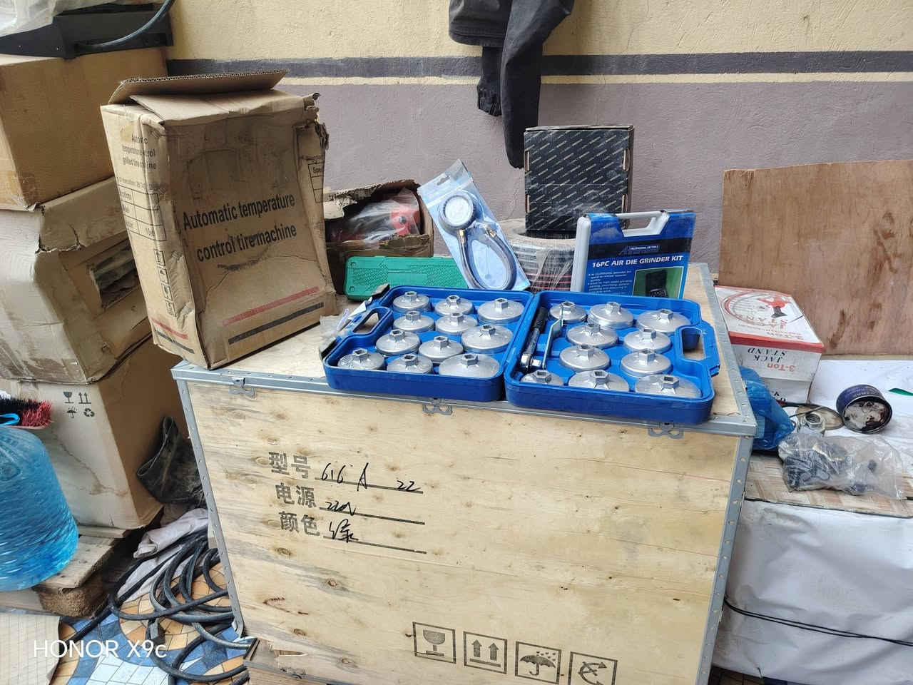 أدوات بنجر خالعه و كمبريسر هواء و مسدس فك براغي و أدوات اخرا للاستفسار *********** واتساب فقط المكان بغداد ابو غريب
