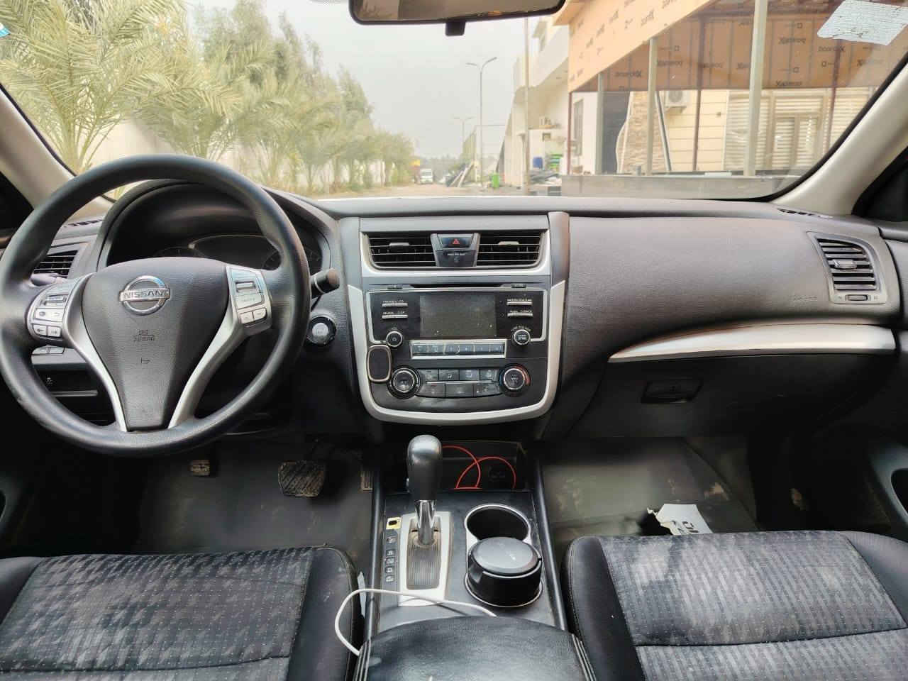 السلام عليكم
نيسان التيما 2016 
موصفات s
السياره خيرمن الله 
بيها ٣ قطع بونيد جاملغ وباب عكس السايق 
وبيها ضربه بصيطه هنا موضحه بصوره 
ماشيه ١٧٩ 
موصفات شاشه 
تحكم استيرن 
مثبت سرعه 
ابواب بصمه 
مري اشاره 
كشن كهرباء 
وبيها موصفات بعد 
السعر ١٠٧ وبيها مجال بصيط 
العنوان ديالى بعقوبه 
للستفسار اكثر ***********
