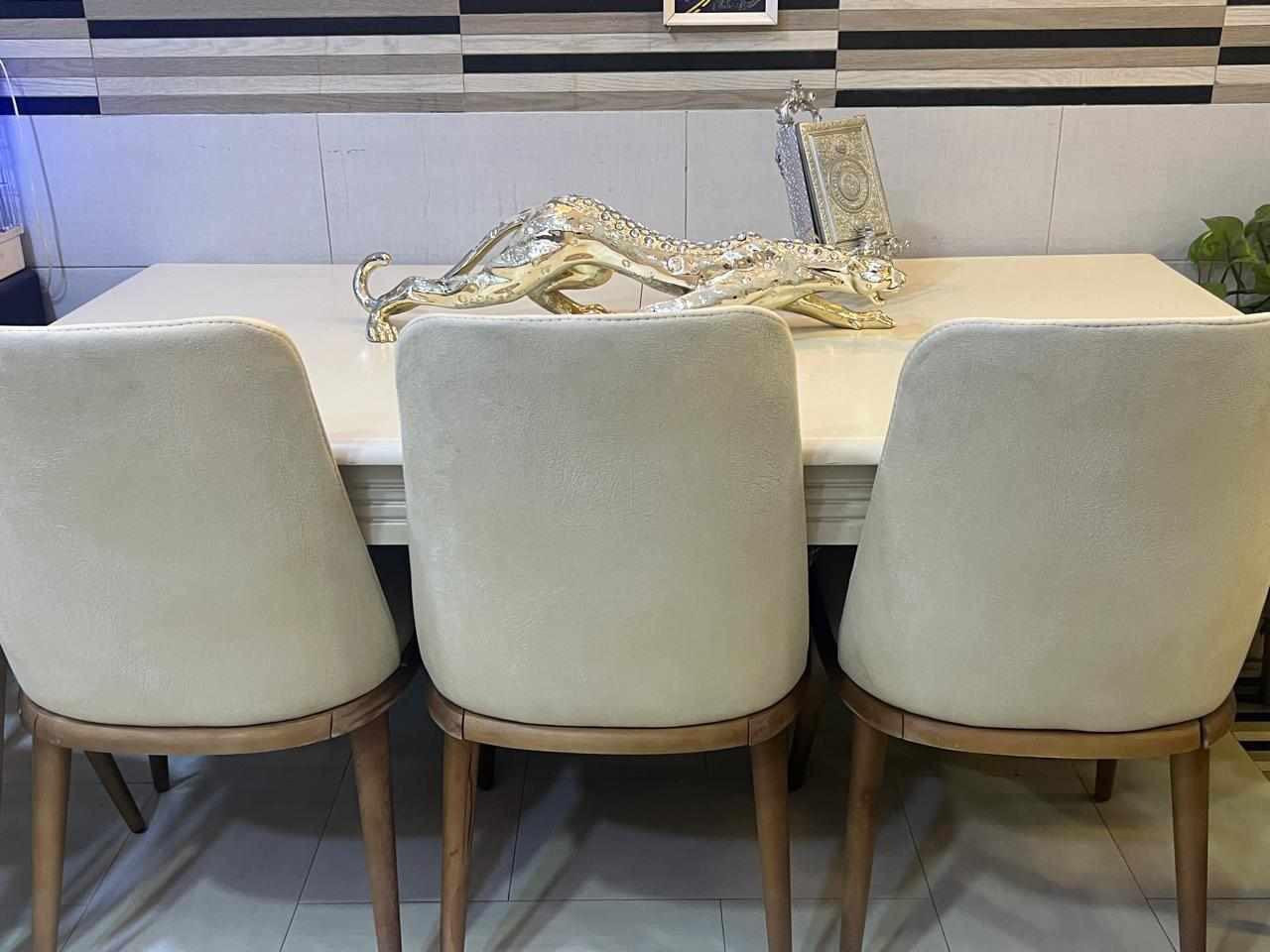 ميز طعام كبير اوف وايت ٦ كراسي خشب زان عسلي
يتكبر ويتصغر ثكيل وقوي جداً  المكان بغداد


**إذا كنت صاحب هذا الإعلان وتريد حذفه لأي سبب، رجاءا أرسل رسالة إلى الدعم الفني**