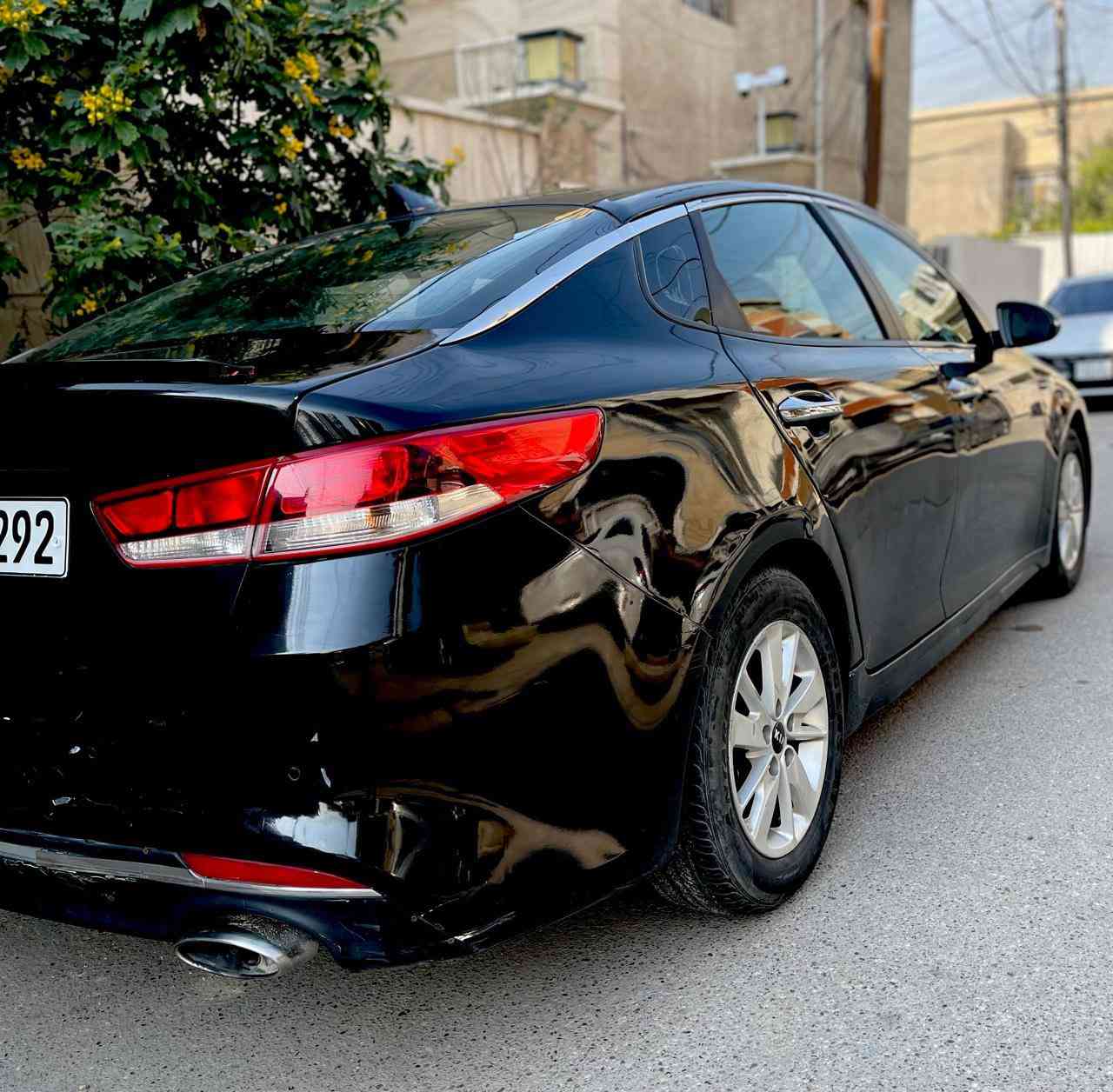 كيا اوبتما موديل ٢٠١٦ وارد للبيع
حادثة جاملغ الخلفي بيهة كم قطعه صبغ اثر جراد وملاحظات بسيطة ابيع حزام بس هية مو حزام  للعلم البجم كبس ومابي قطره صبغ ولغود شواصي كفالة وايرباكات الدشبول مطاكات
السيارة باسمي رقم وهزم وفحص جدد ثاني يوم تحويل
مواصفات عادية معروفة
كير ومكينه خير من الله
ماشية ١٢٠
تخم تاير صدر جاهزة السيارة
سعرها ١٠٩ وبيهة مجال بسيط
بغداد السيدية
***********
