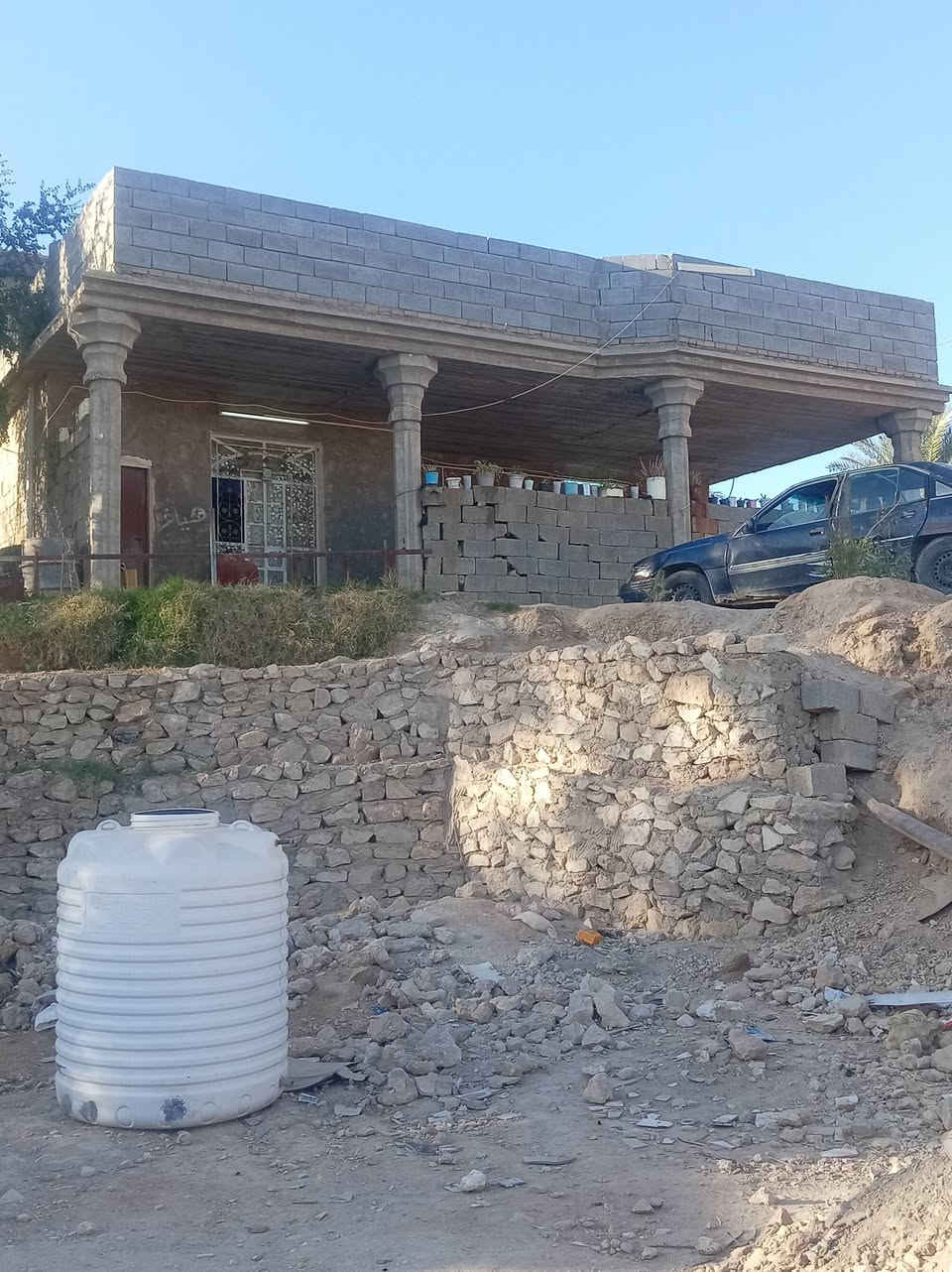 بيت للبيع بحقلانيه حي صديق مساحته 450 متر بيت جديد قرف 2 جوه و 2 فوك و ستقبال 6×4 مطبخ 5×4 صحيات و حمام دخلي صاله 9 ×3  و بيتونه 9×3


**إذا كنت صاحب هذا الإعلان وتريد حذفه لأي سبب، رجاءا أرسل رسالة إلى الدعم الفني**