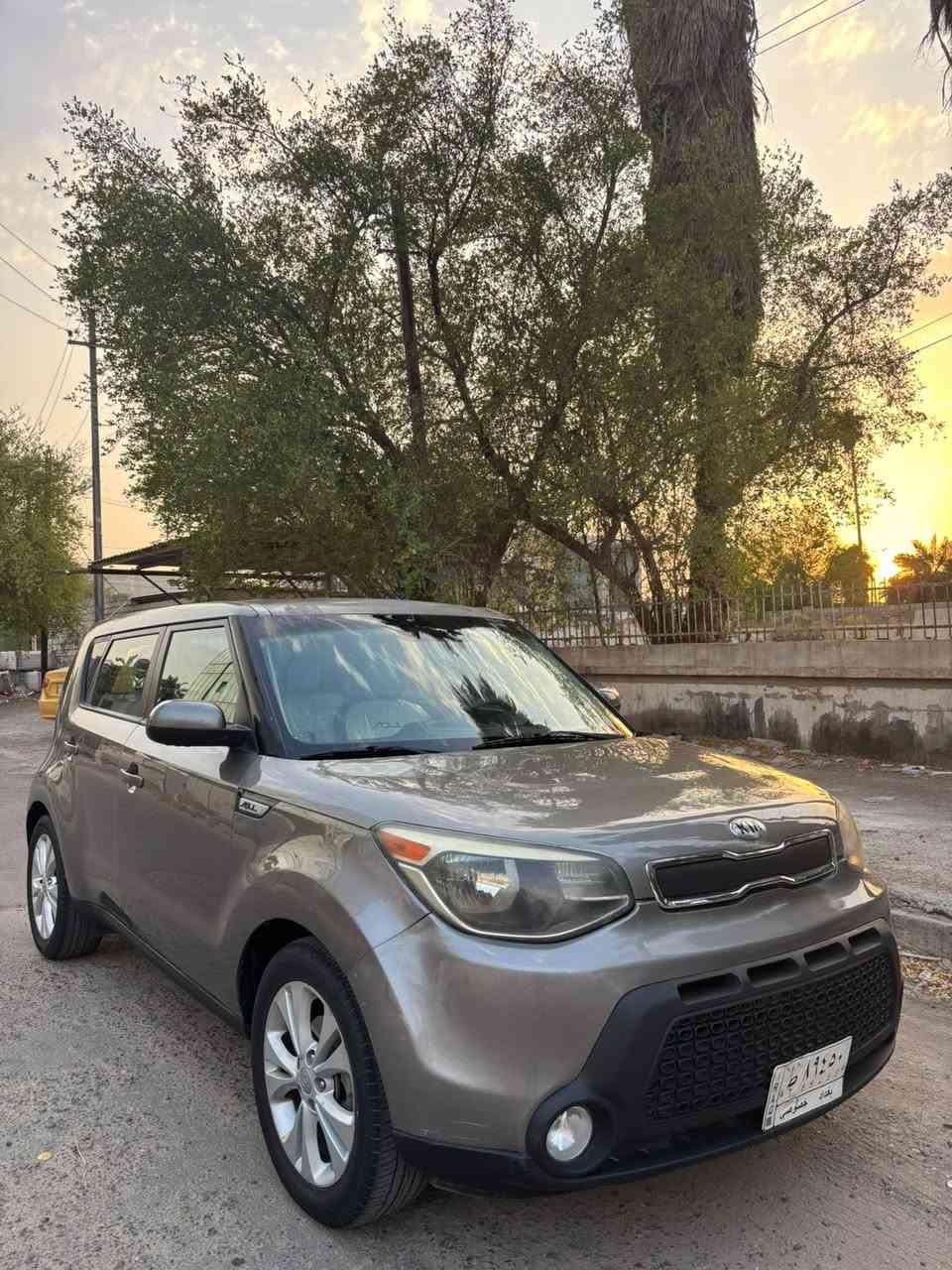 كيا صول امريكي (2015).
لون رصاصي فيلي.

صور الحادث بامريكا موجودة كلين 
بس بيها طخات وصبغ صار بالاستخدام.

ماشية 100mi الف فقط.
سيارة نظيفة مناقصهة شي.
مكينة 2000 gdi (كفالة من الفتح).
مواصفات عادية.
كهربائيات صدر مكينة تبريد كفالة.
سونار موجود بالصور.

الموقع بغداد. زيونة.
رقم بغداد تحويل مباشر.
السعر (98$) فقط. 
للاستفسار اكثر الاتصال او مراسلة واتساب :-

***********
