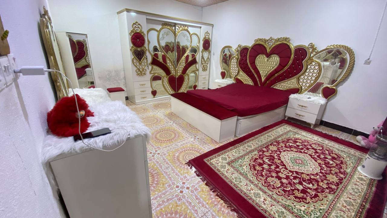 اسلام عليكم غرفة جديده فتح وشد يعني الغرفه نضافه 99/100ول غرفة موضحه بل صوره ول سعر  مليون وربع ول تفاصيل خاص *********** واتساب رصيد موجود
