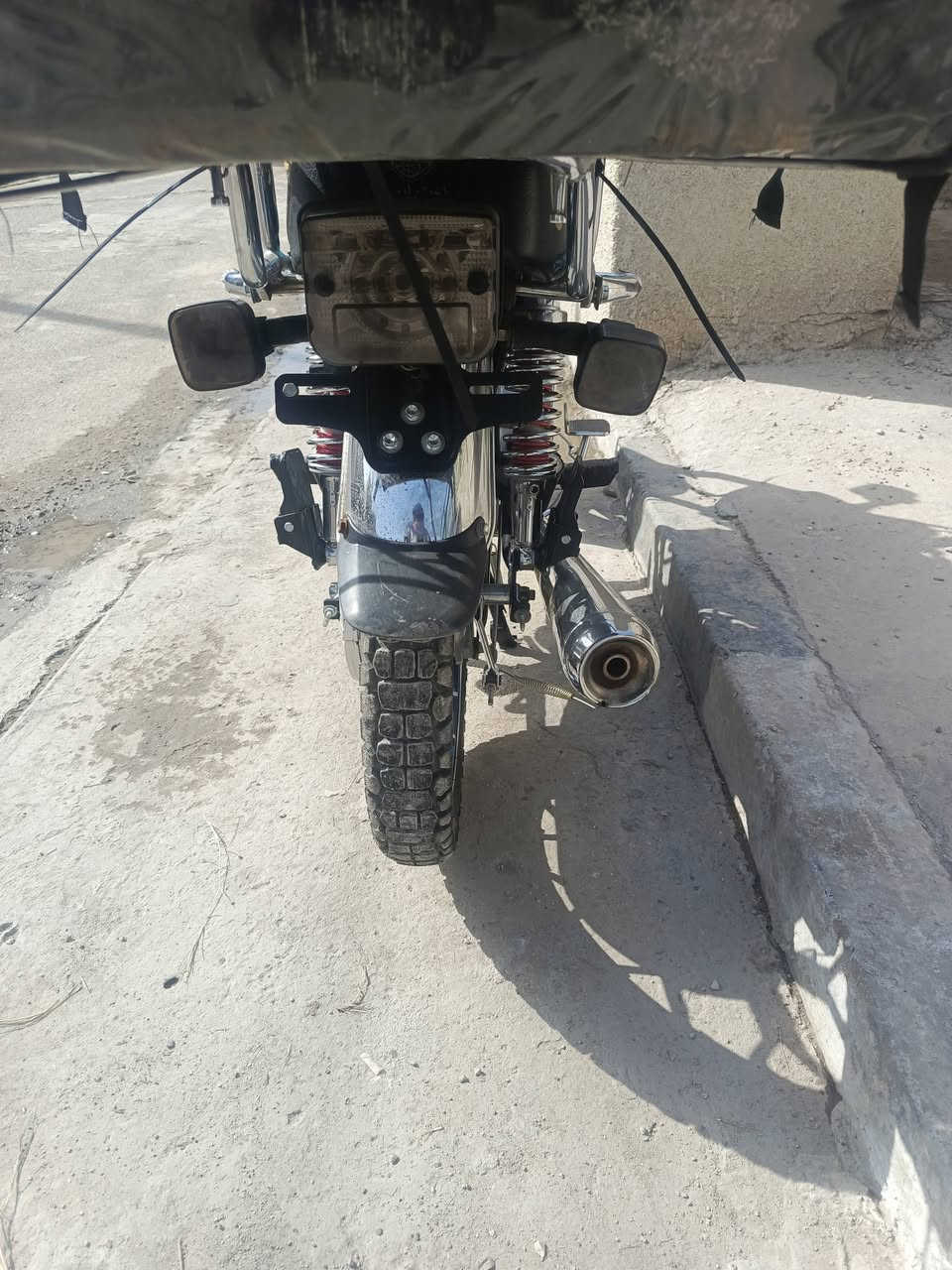 السلام عليكم للبيع ايراني سولنك دراجه كفاله برغي ماكو نقص بيهه مكينه 200 مكان زعفرانيه اوراق كامله السعر 750 مجالهه حك جيه ***********
