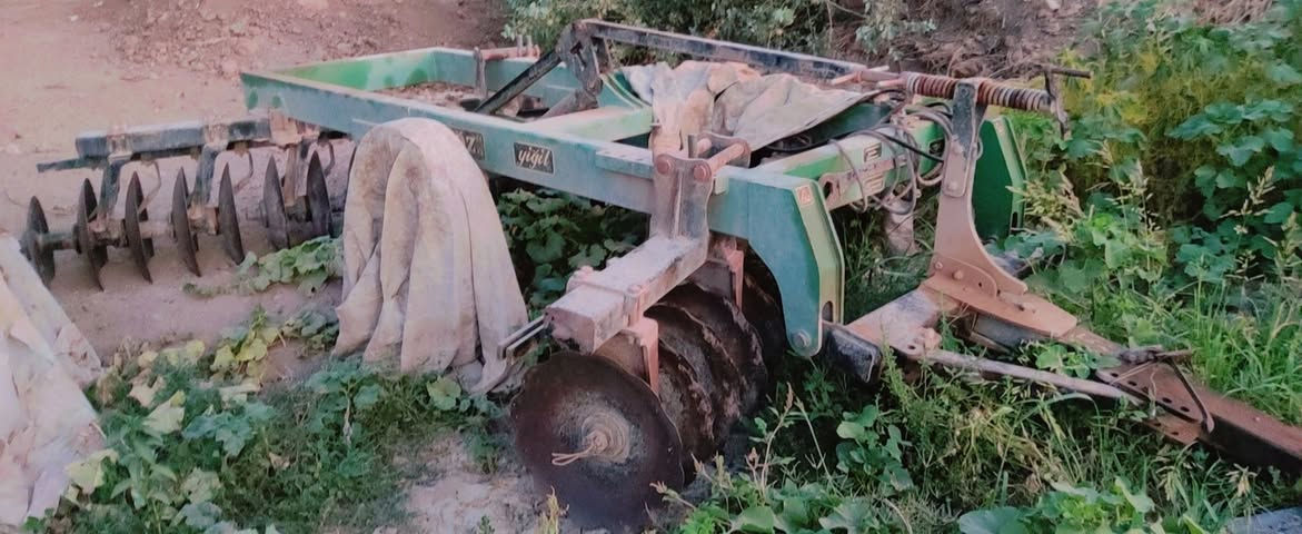 بسعر مناسب 
نيوهولند TM 165
موديل 2000 ..  رقم دهوك
(((مع معداتها كاملة ))))
🟢دسك ترايموز كبير حجم ٢٨ 
🟢طابعة بذار اوزدمان كبير ٢٤ دبل خانة
🟢فيدان ( البير خماسي ) كبير بلادي
🟢محمولة رش مبيدات ٦٥٠ لتر كبيرة
🚜🚜🚜🚜🚜🚜🚜
التواصل خاص او اتصال
***********
