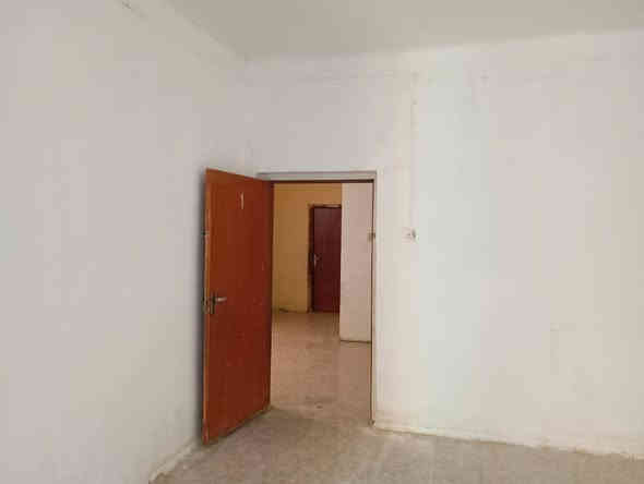 يوجد دار للبيع طابو صرف
مساحته 200متر 
العنوان حي الزهراء خلف جامع اهل البيت 

البيت ينباع نقد او مبادره 
البيت يحتوي على غرفتين نوم وصاله ومطبخ وصحيات داخلية وخارجية واستقبال وكراج سياره ومناور 
البيت عكاده والاساس كونكريت مسلح وكله طابوك 
البيت نضيف وعالي عن شارع موقع جدا حلو 

اي استفسار اتصال على ارقام التاليه 
*********** بإدارة ابوامجد الكرعاوي العقار 
***********
*********** بإدارة ابورقيه العرداوي العقار 

ومراجعه للمكتب اسم المكتب الغيث للعقار 

عنوان المكتب حي العسكري الاول قرب مطعم كباب نذير الشارع مباشره
