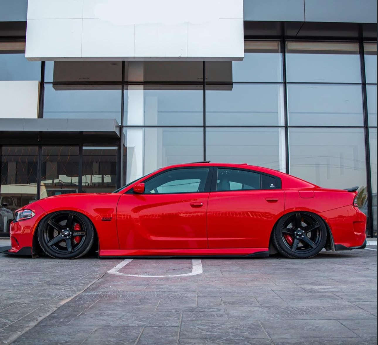 سلام عليكم للبيع فقط بيع 
لون مميز حادث بسيط جانبي  وفول مواصفات 
جارجر سكات باك احمر طماطي ❤️ 6400
الموديل : 2019  
فول مواصفات 1/1  سلايد 
حادث باب + جاملغ مبدل بلادي لون 
بيها بارد مكانين 
بدون دواخل كفاله شاصي لغد كفاله 
عليها اظافات :
1- جكات S3 
2- دركه هيلكات D
3- اويل كاج كان 
4- شوته AFE آخر اصدار 
5- اكزوز تفصال يم علي الوادي موبار 
6- بوبات تسد وتفتح 
7- ويل هيلكات نجمه اصلي 
8- تخم تاير جديد 
9- برمجه وتفريغ مصطفى ايكل 
10- بلكات ريسنك جدد قبل اسبوعين 
11- فيت بم موبار اصلي جديد 
12- مازدات اوركل + عدسه احمر 
——-
مكينه كير كفاله للاخير تراي السياره زيرو شرط ماشيه 65
صور الحادث بالمنشور 
مكان السيارة بغداد السيدية 
رقم السيارة بغداد باسمي هزه جديده 
السعر : 255 ورقه مجال بسييط 
اي استفسار 
***********
