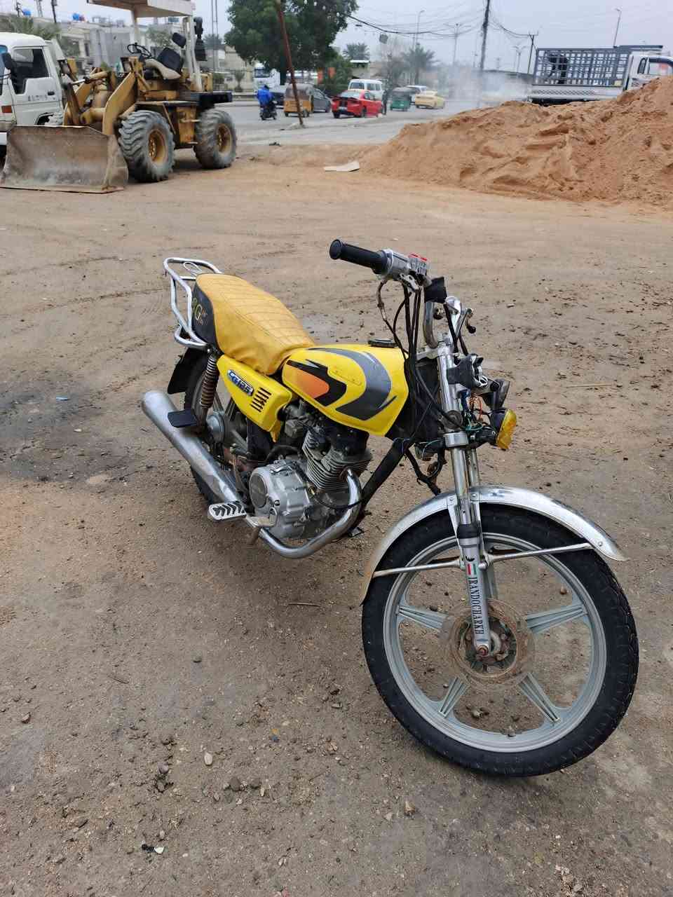 دراجه لبيع 4 كير نضافه كدامك
شغاله تجي تفحص عنواني بغداد سبع قصور السعر 375 
***********
