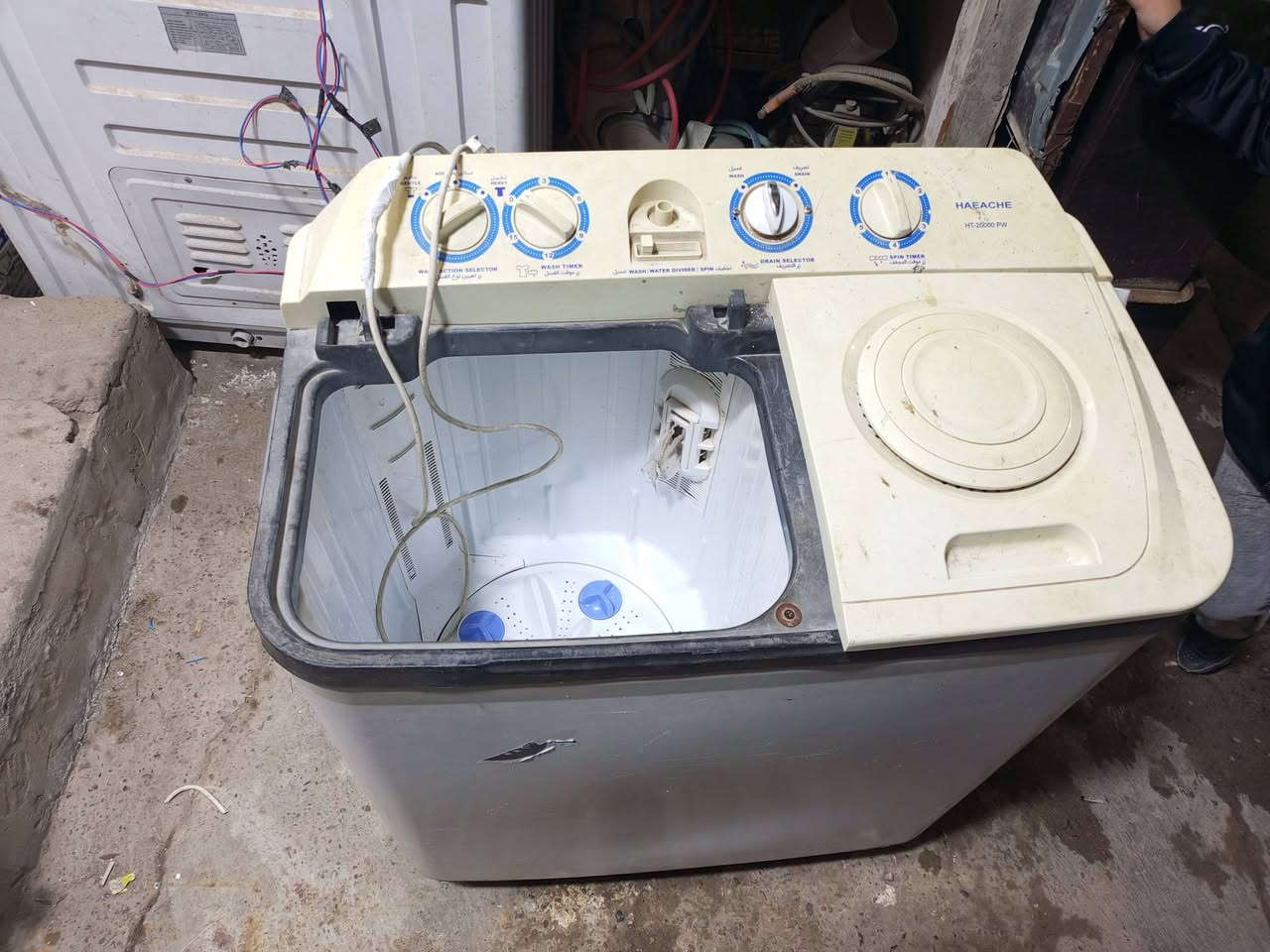 غسالة حجم وسط للبيع شغاله فول للاستفسار ***********
