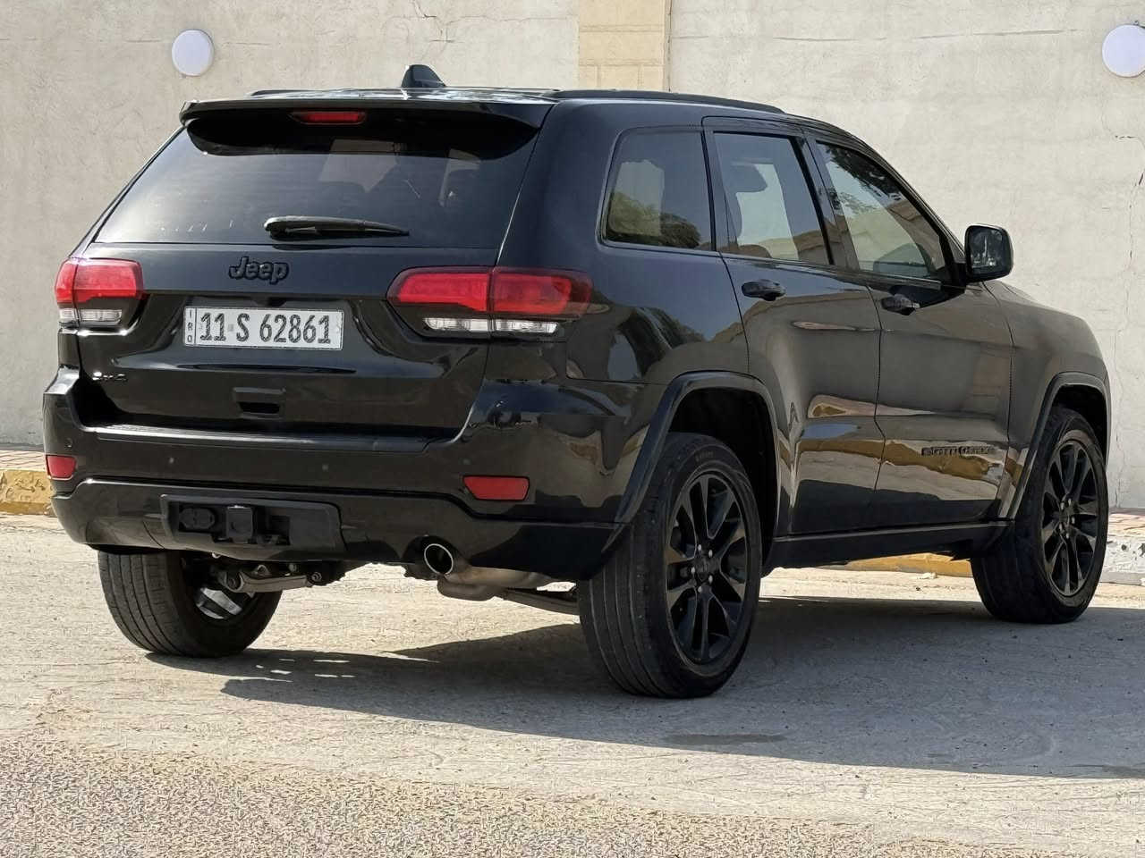 ‏‎جيب شيروكي بلاك توب 2022  امريكي
‏‎رقم بغداد بسمي تحويل مباشر
ماشيه 
‏‎ ⁃ فتحة سقف / كشنات كهرباء  / رادار خلفي امامي  / رادار جانبي / النقطة العمياء  /حساسات امامية وخلفية-  /شاشة كبيره- /محرك 6 سلندر  / كير طيارة 8 نمر   /دفع رباعي 4*4 - كشنات  / جلد / توقف ذاتي /

عنوان بغداد  الاعطيفيه شارع دامرچي 📍📍

للتواصل : ***********
