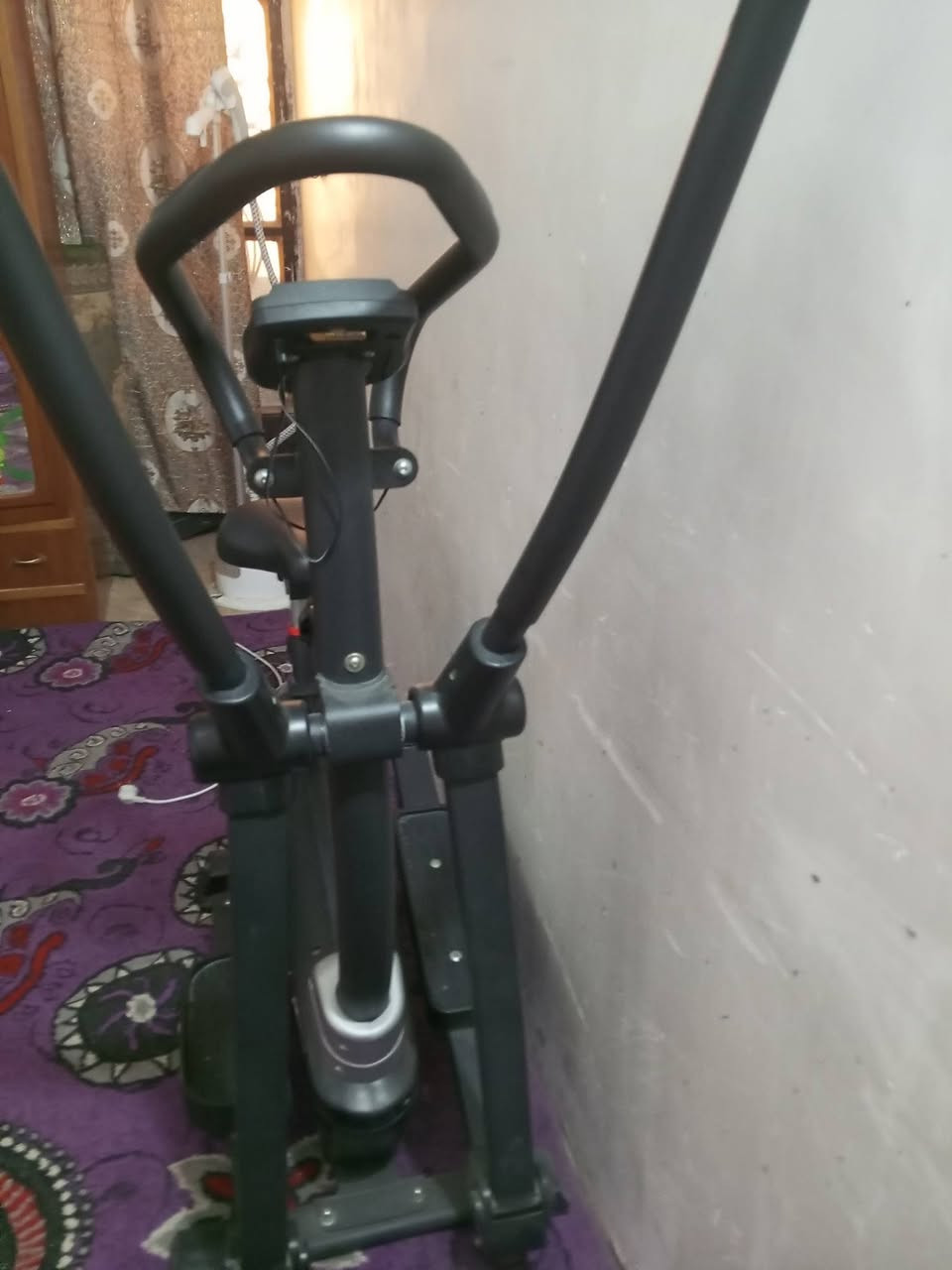 جهاز رياضي نظيف جدا السعر 125  المكان الحبيپه رقم الموبايل ***********
