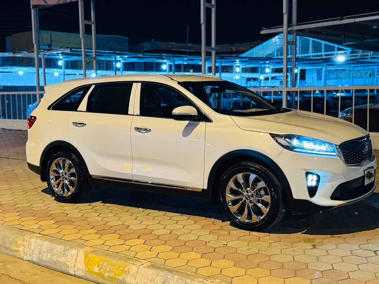 سورنتو 2019 شكل ال2020 خليجي ضمان دوليه 

بصمه تشغيل + ابواب 
اريل ابيض 
شاشه كبيره 
نضام ترحيب 
6 سلندر 
تبريد 3 قطع 
صندوق كهرباء 
مقاعد كهرباء 
مكفوله من صبغ وتبديل وبارد سونارها ويا صور 
بيها رصعه بجاملغ خلفي ممعدله واضحه بصور 
كير مكينه كفاله 
سعرها 242 بيها مجال بسيط 
مكانها رمادي تحويل ثاني يوم 
***********
