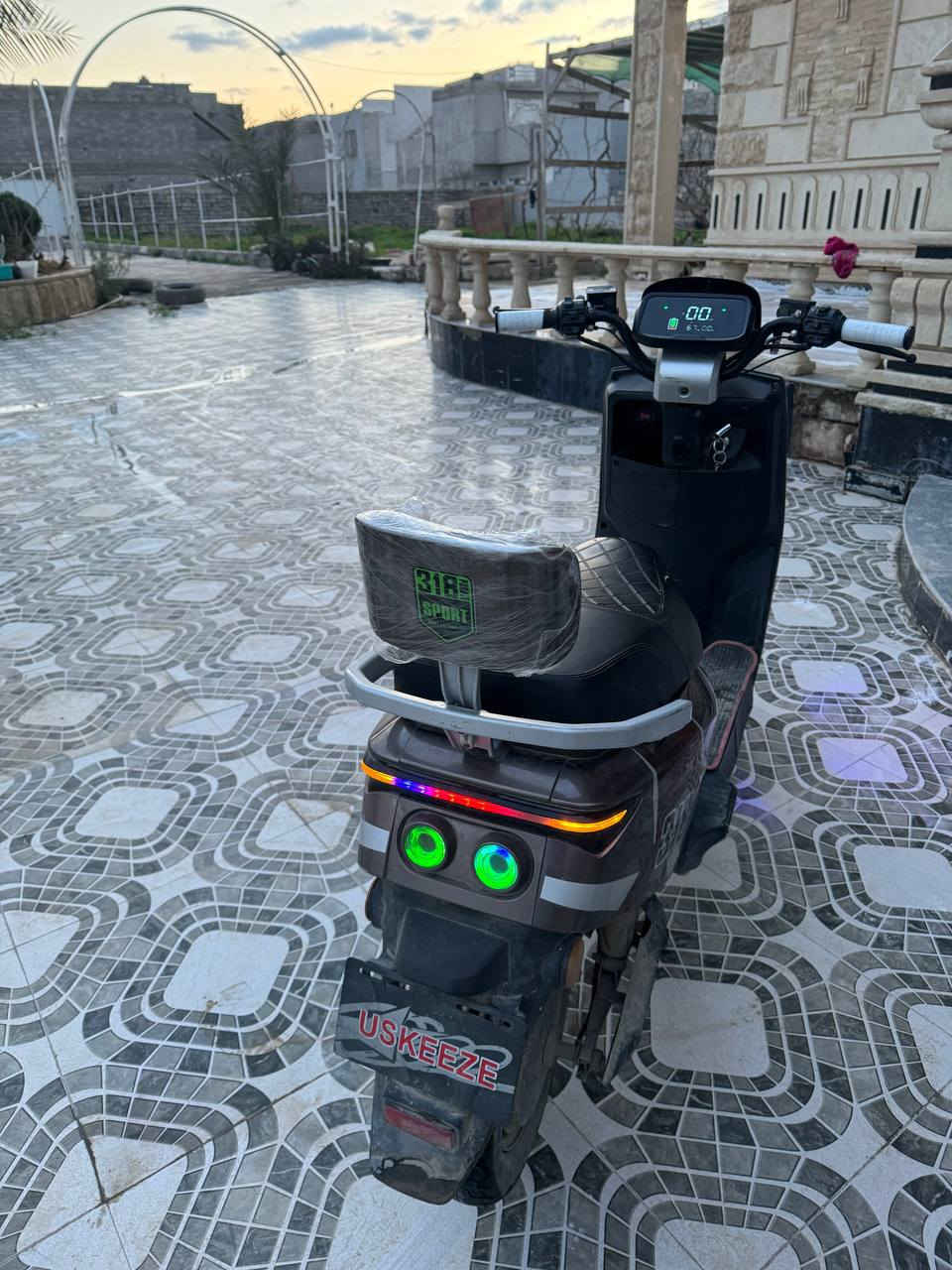 السلام عليكم
ماطور شحن نوع 318 للبيع 
6بطاريات دبل حالتهم نضيفه 
ملف 2000
اربع نمر 
بصمه وسويج 
وكلو شغال بك لايتات اشاير 
السعر450 وبي مجال  
تواصل ع هذا الرقم***********
اوخاص
