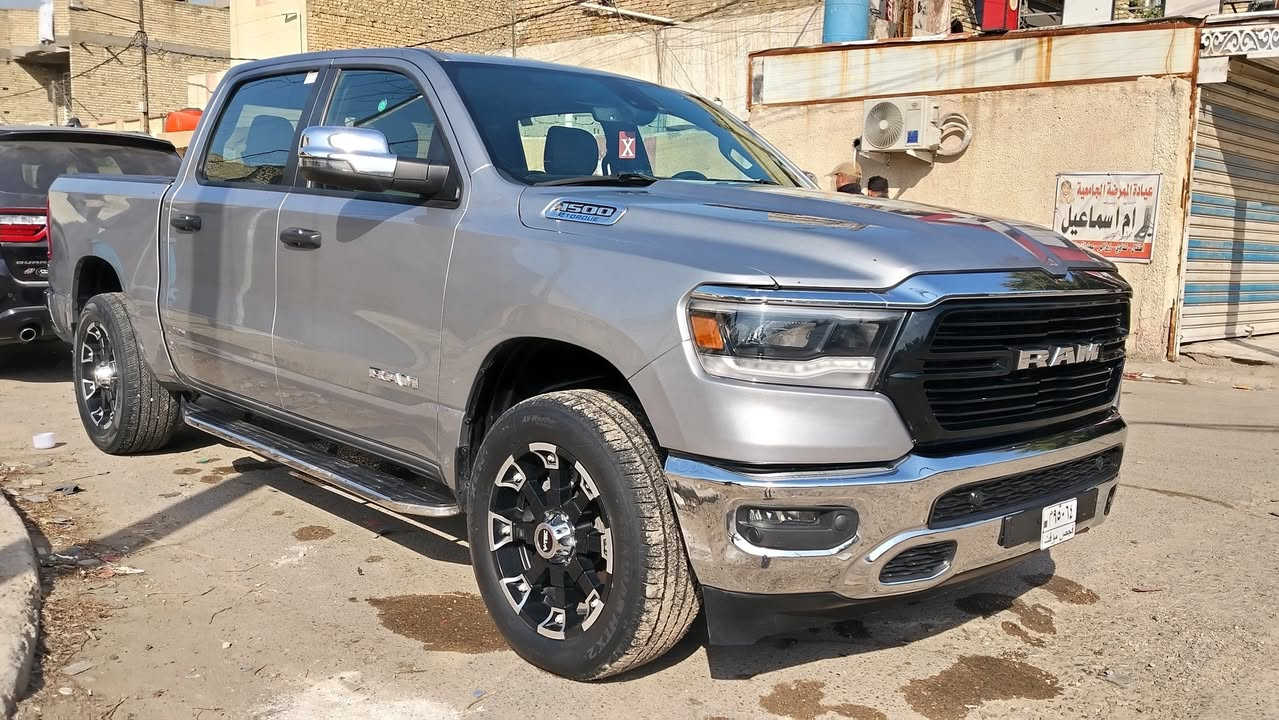 سلام عليكم رام بك هورن ٢٠٢٣  رقم بغداد بسمي ماشيه ٤٠ الف محرك ٦ سلندر الحادث جانبي موجوده صور الحادث وبيه دعاميه أماميه بدون لا دواخل ولا شواصي صور التصليح موجوده مكاني بغداد مدينه الصدر ***********
