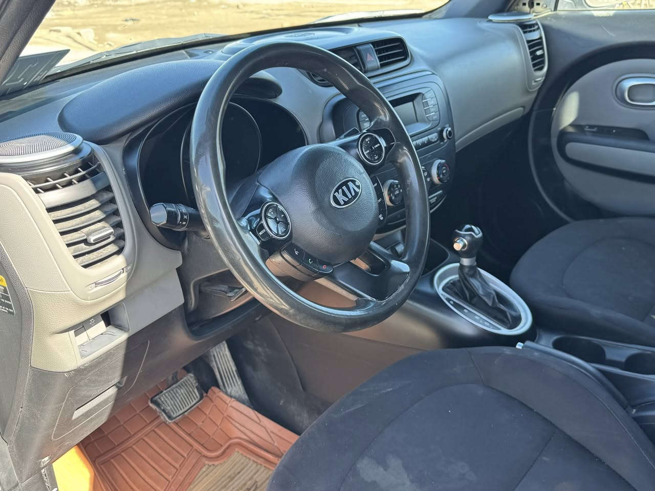 سلام عليكم
للبيع كيا صول 
موديل 2016
محرك 1600 غير مفتوح
رقم دولي جديد باسمي 2031
حادث جاملغ امامي فقط  جهة سايق
عنوان ديوانية 
سعر 107
موبايل ***********
