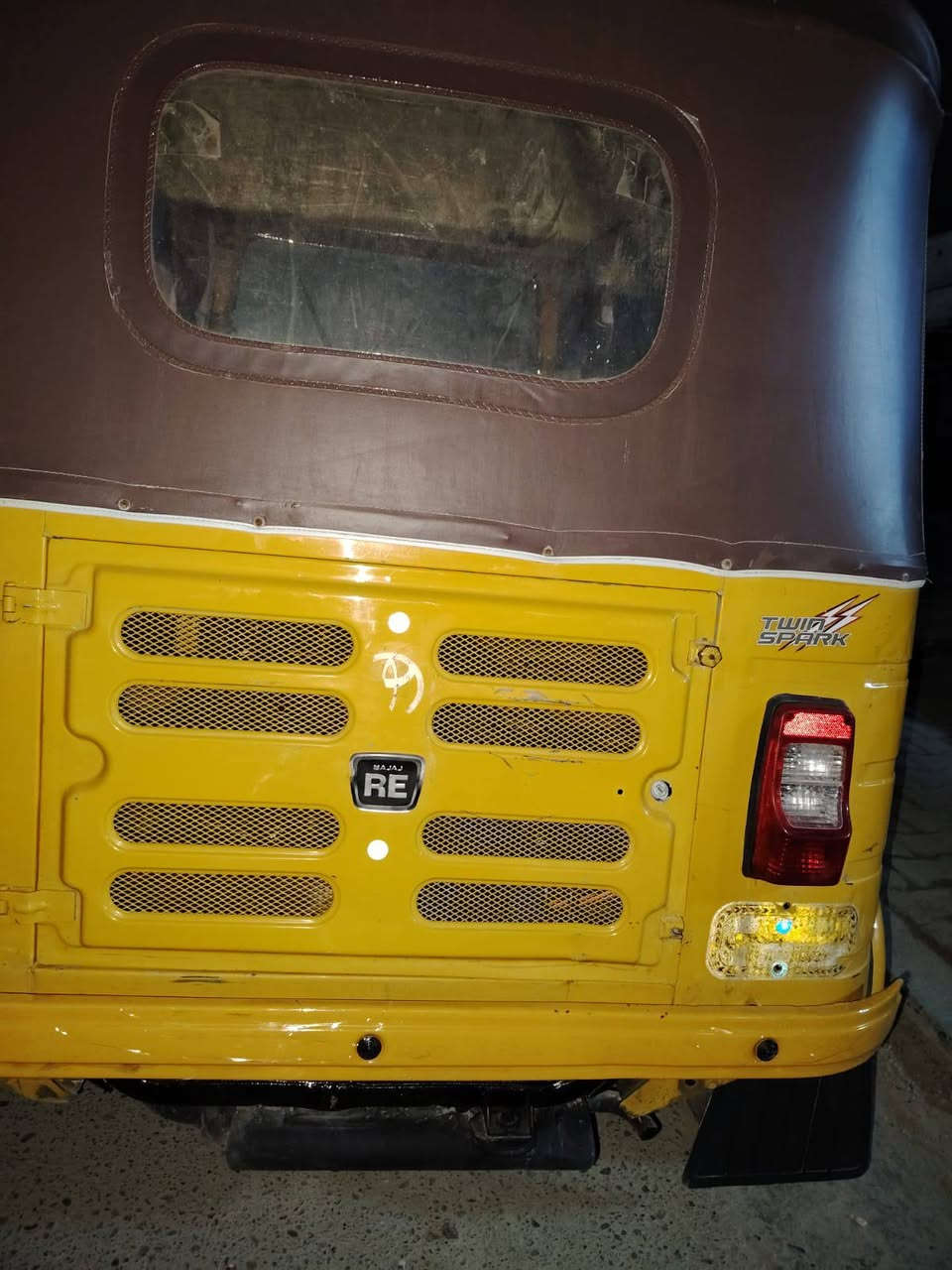 سلام عليكم تكتك البيع 20/شهر 11/رقم  وسنويه كفاله عامه عده الدوس معمره تراي زيرو تخم تاير جديد ربع مذب 
مكان بغداد مدينه الصدر رقم 📱 ***********/‏‪***********‬‏
