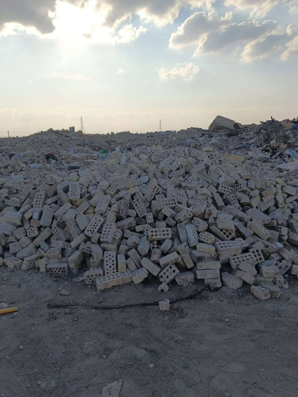 السلام عليكم 
البيع طابوق 4000 
انظاف 
الكوت 
***********
