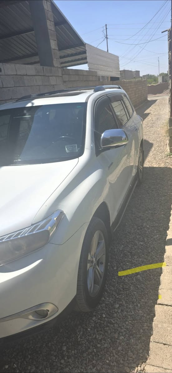 هايلندر ٢٠١١ لمتد فور ويل رقم بغداد بصمة فتحة بالسقف داخل نظيف بيها ٣ قطعتين مرشوشات ممبدلات للجمالية السيارة بيها تنقيص ورواجز للاستفسار اتصل ***********
